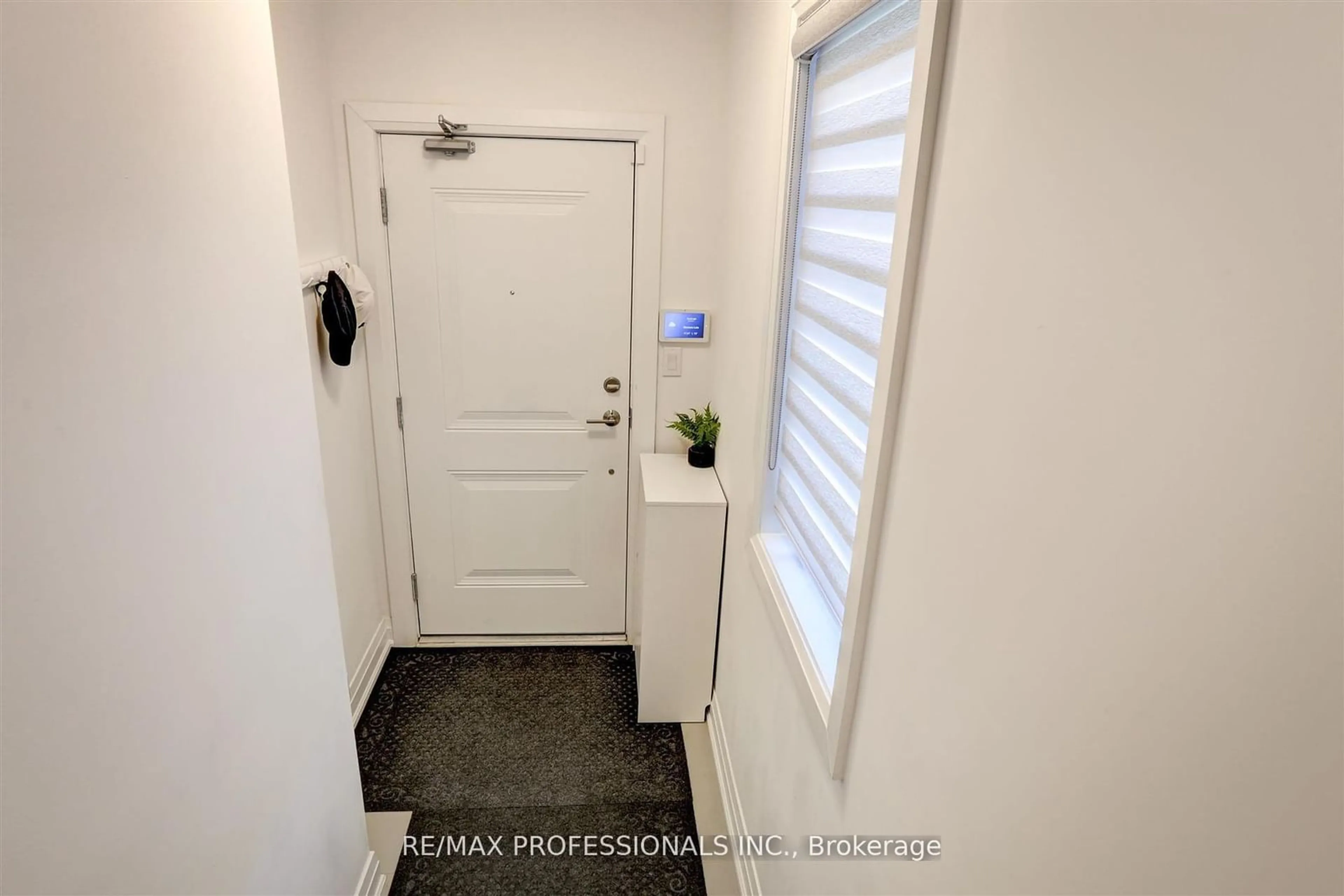 Indoor entryway, wood floors for 28 Marina Ave #23, Toronto Ontario M8W 1K3