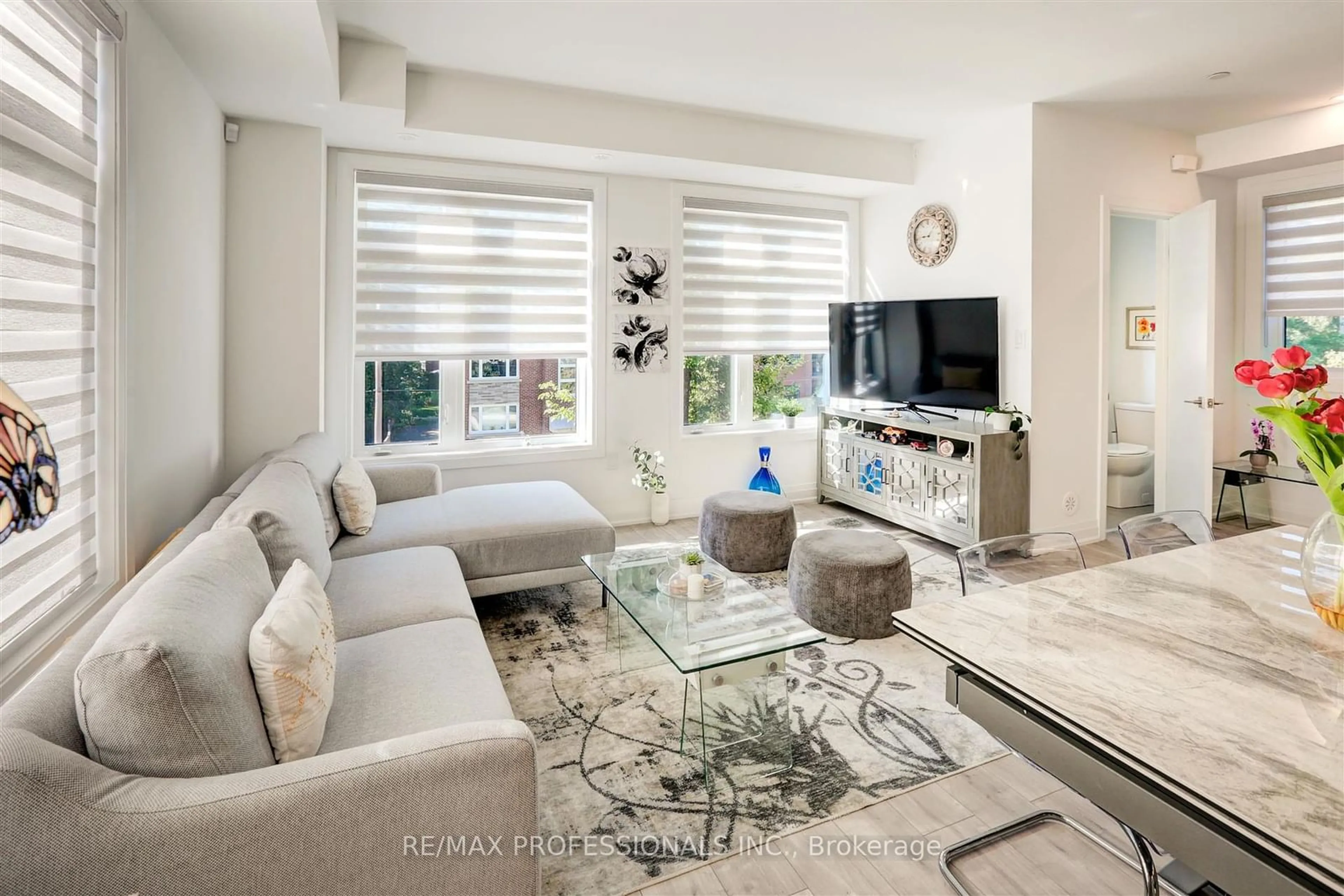 Living room, carpet floors for 66 Long Branch Ave #20, Toronto Ontario M8W 1K3