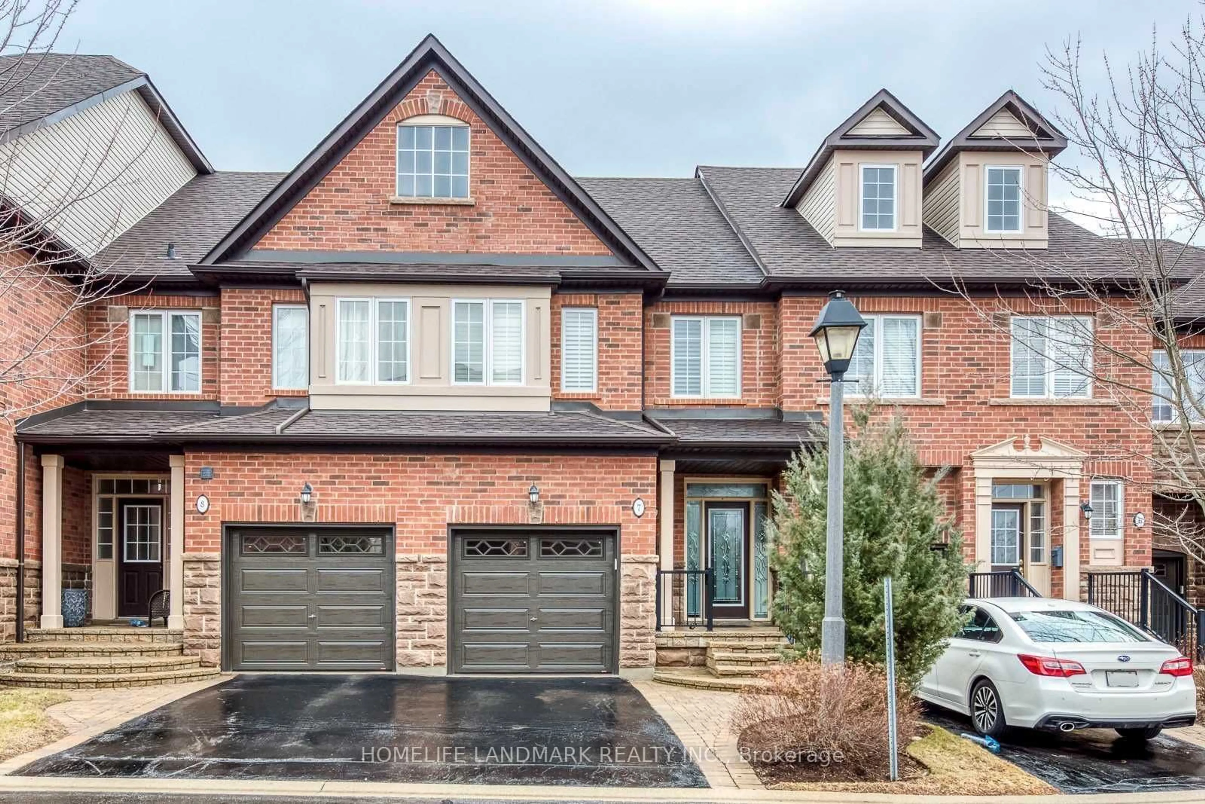 Home with brick exterior material for 300 Ravineview Way #7, Oakville Ontario L6H 7J1