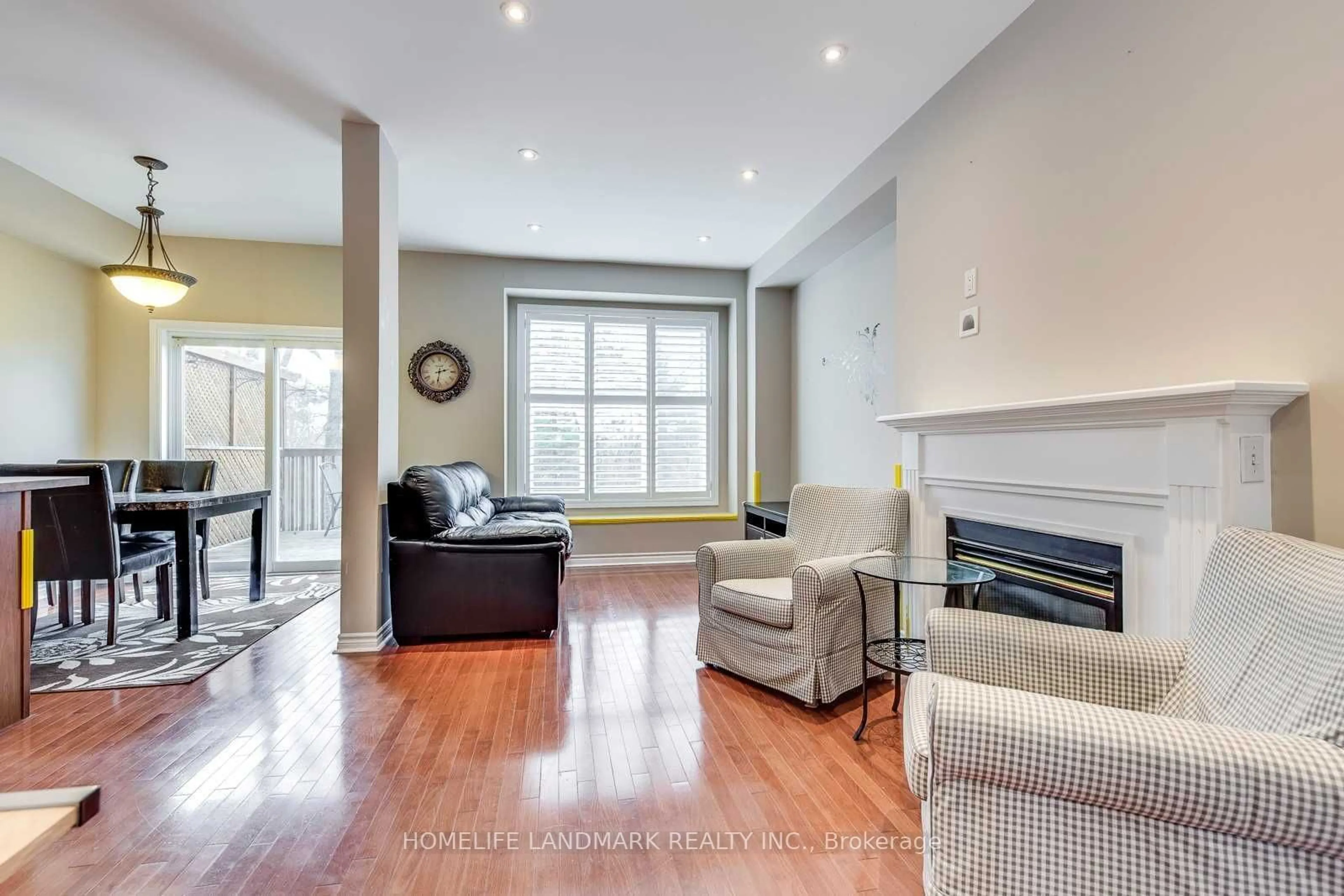 Living room, wood floors for 300 Ravineview Way #7, Oakville Ontario L6H 7J1