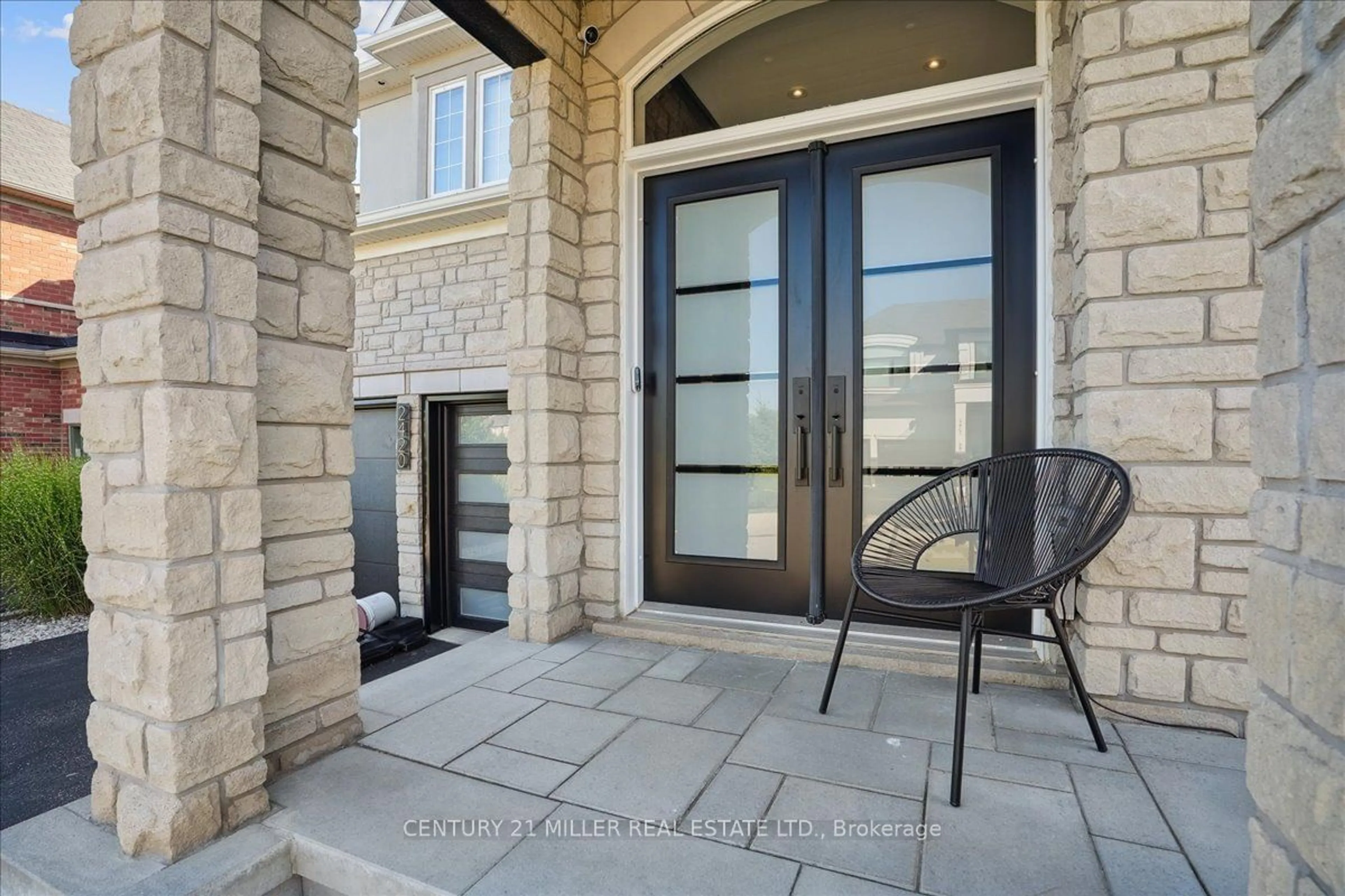 Indoor entryway, ceramic floors for 2420 Spring Meadow Way, Oakville Ontario L6M 0R6