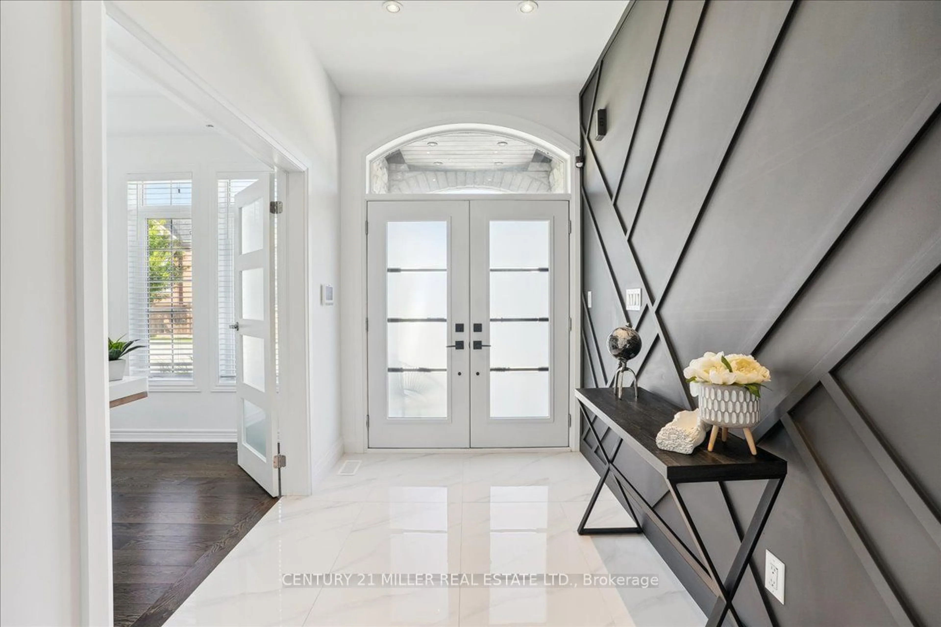 Indoor entryway, wood floors for 2420 Spring Meadow Way, Oakville Ontario L6M 0R6