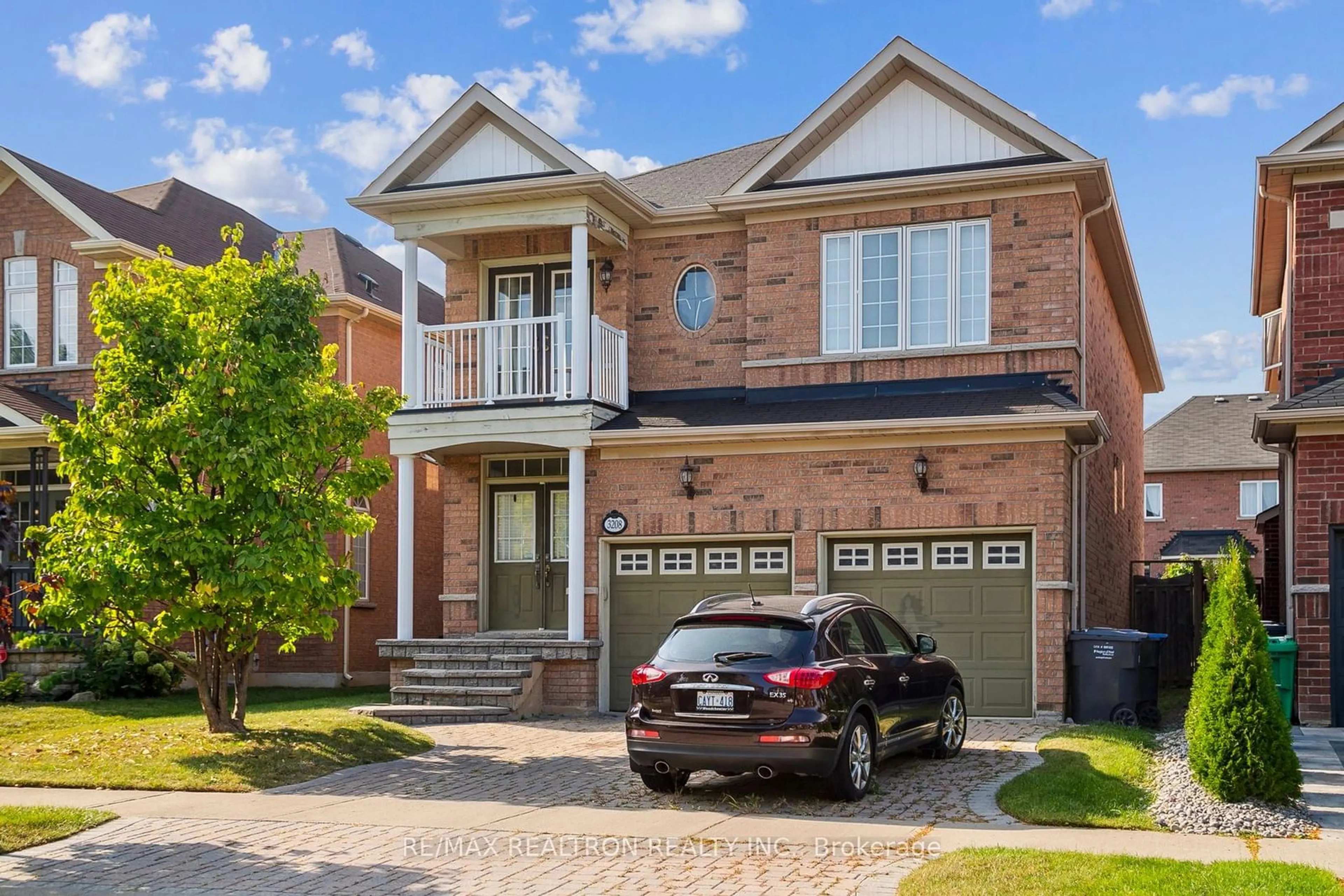 Home with brick exterior material for 3208 Countess Cres, Mississauga Ontario L5M 0E2