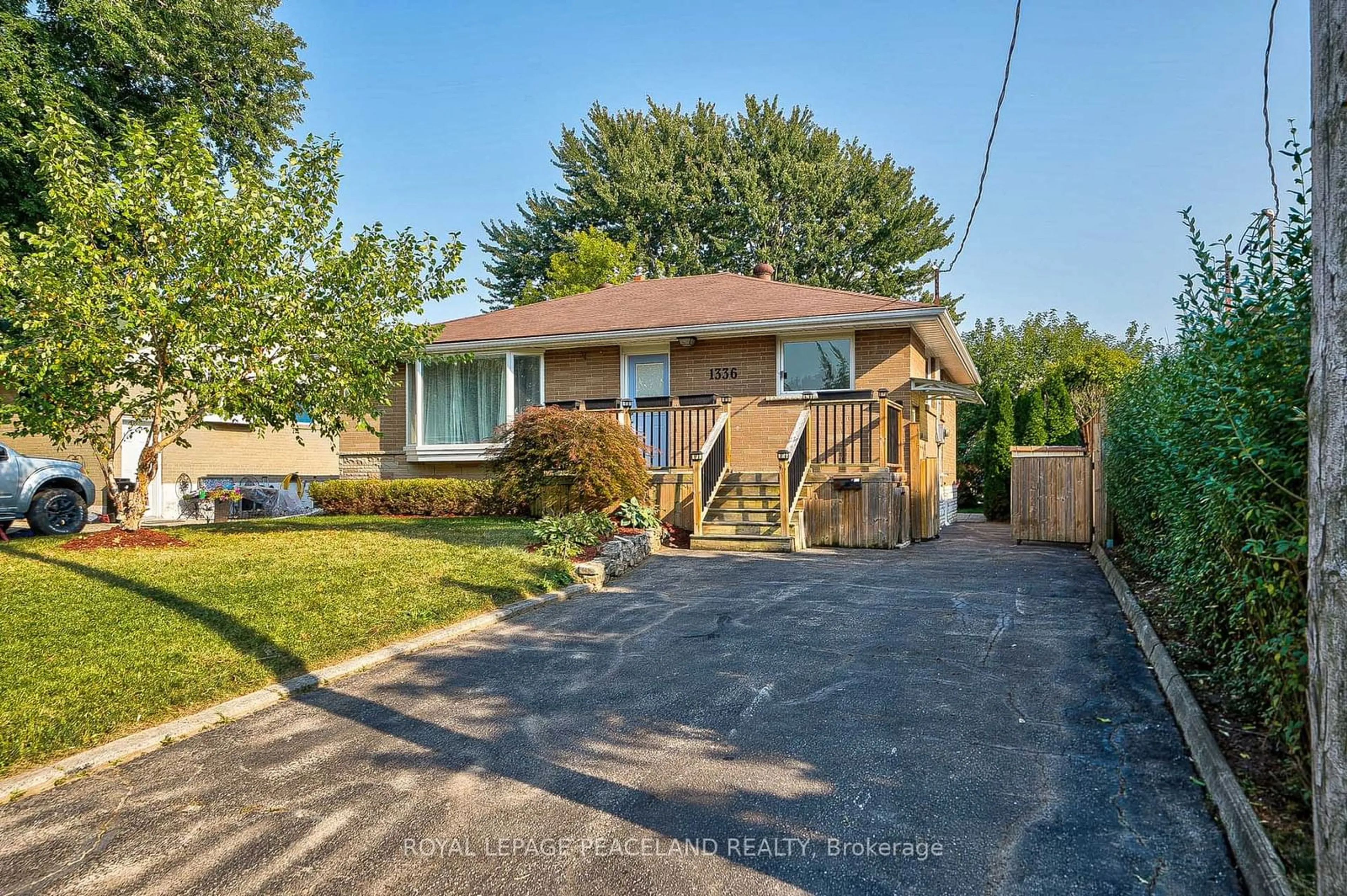 Frontside or backside of a home, the fenced backyard for 1336 Bunnell Dr, Burlington Ontario L7P 2E1