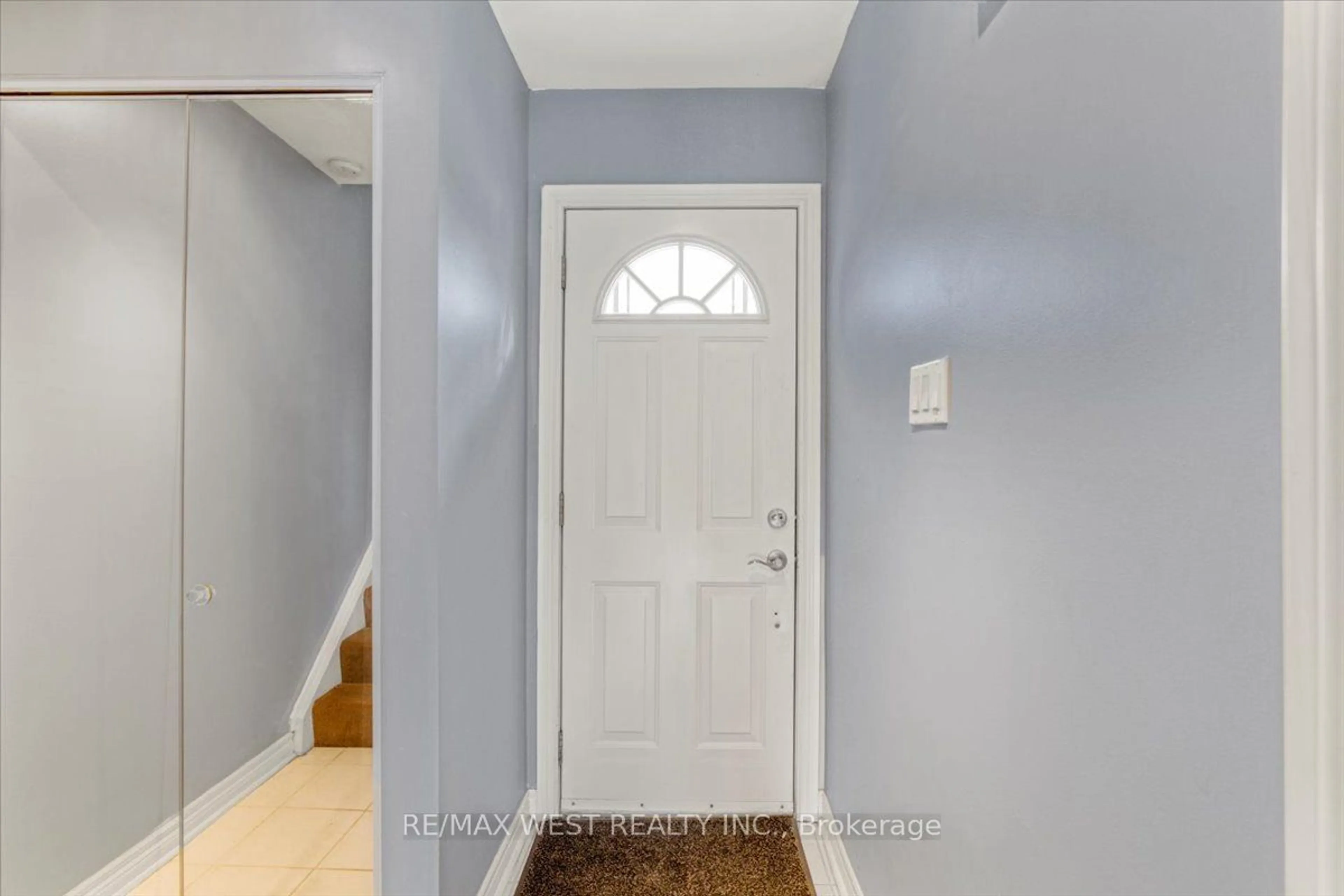 Indoor entryway, not visible floor for 1020 Central Park Dr #33, Brampton Ontario L6S 3L6