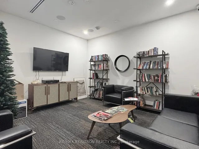 Additional property image - 36 Howard Park Ave Unit 302