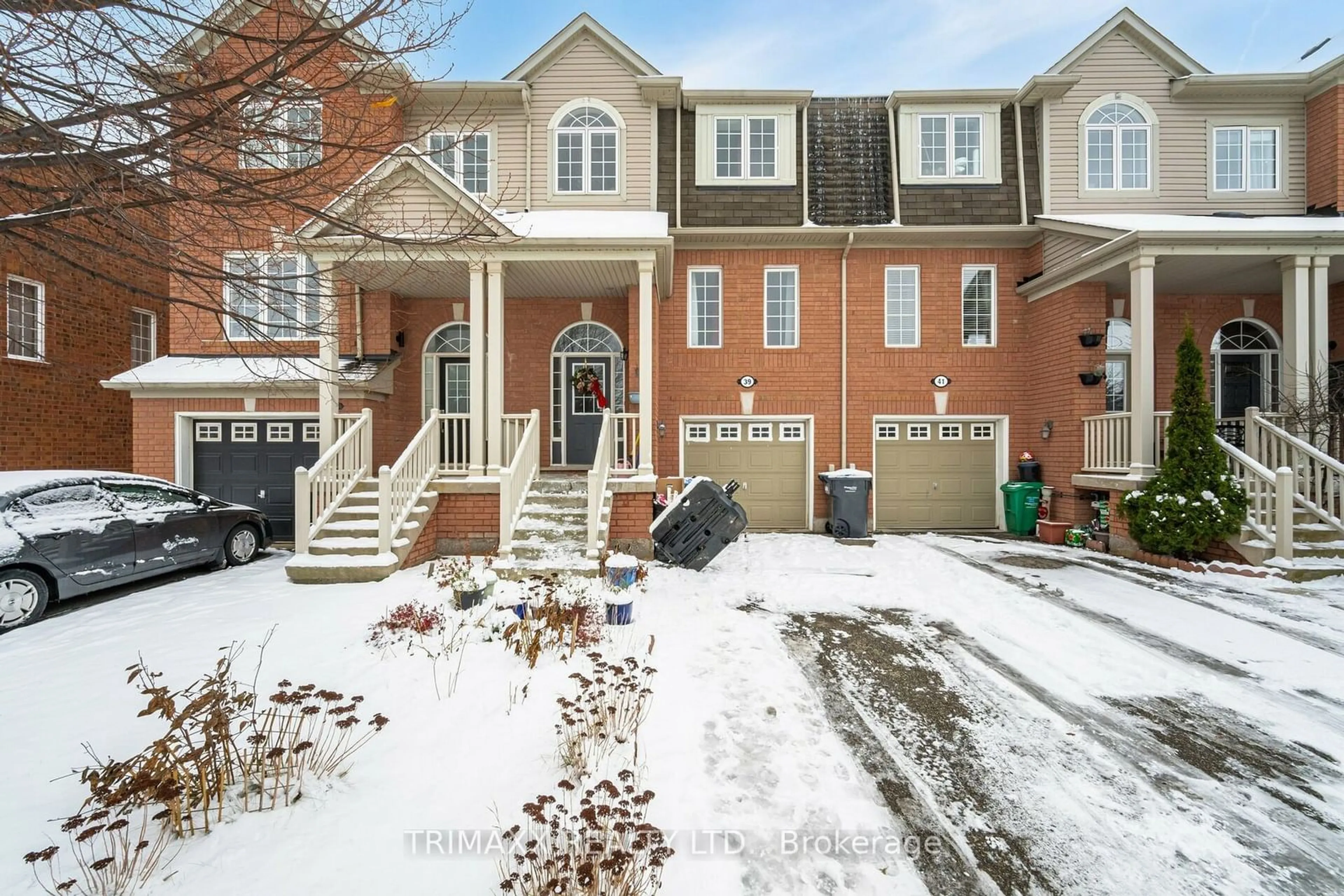 A pic from exterior of the house or condo, the street view for 39 Decker Hollow Circ, Brampton Ontario L6X 0K9