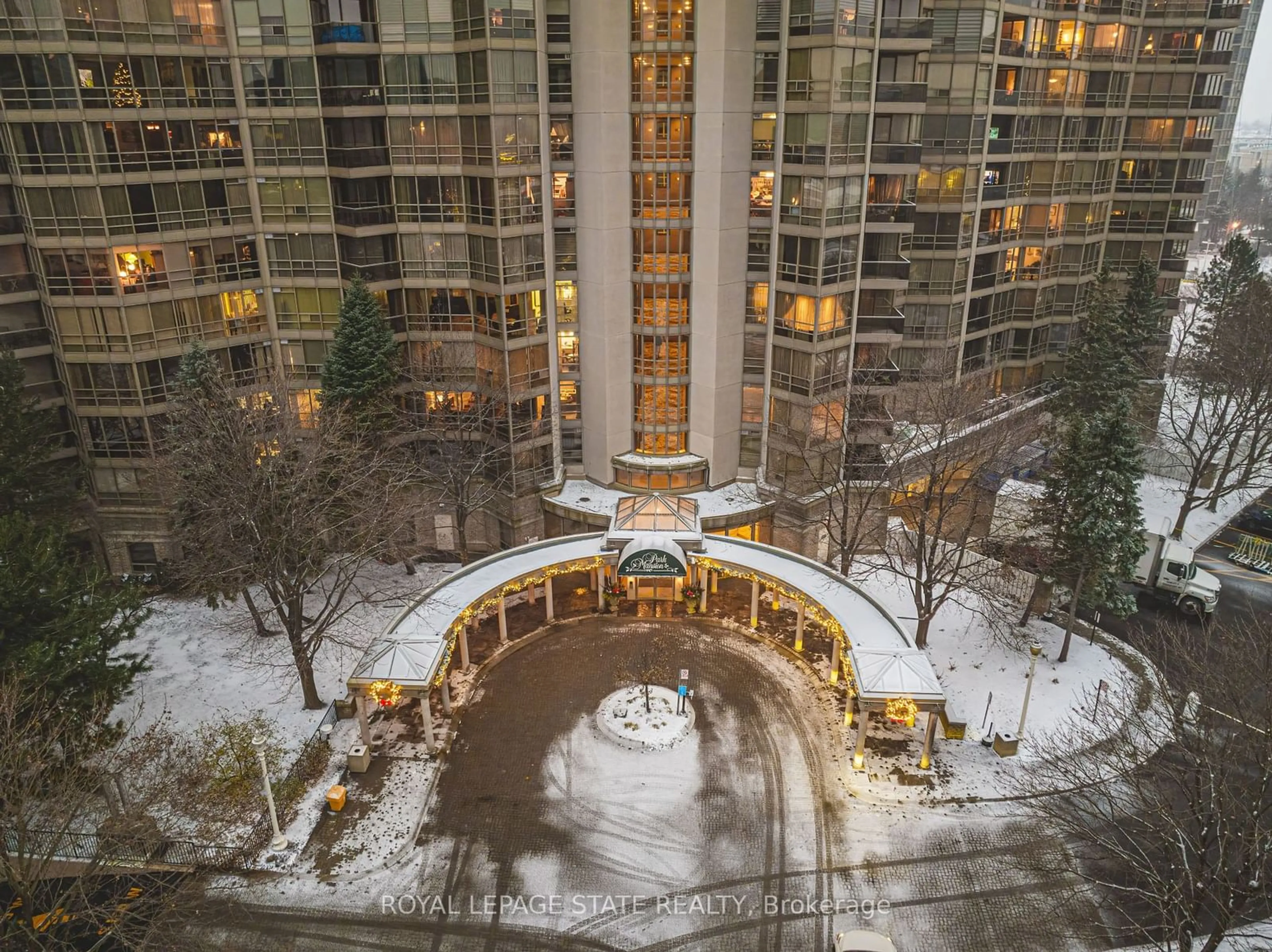 A pic from exterior of the house or condo, the street view for 45 Kingsbridge Garden Circ #1502, Mississauga Ontario L5R 3K4