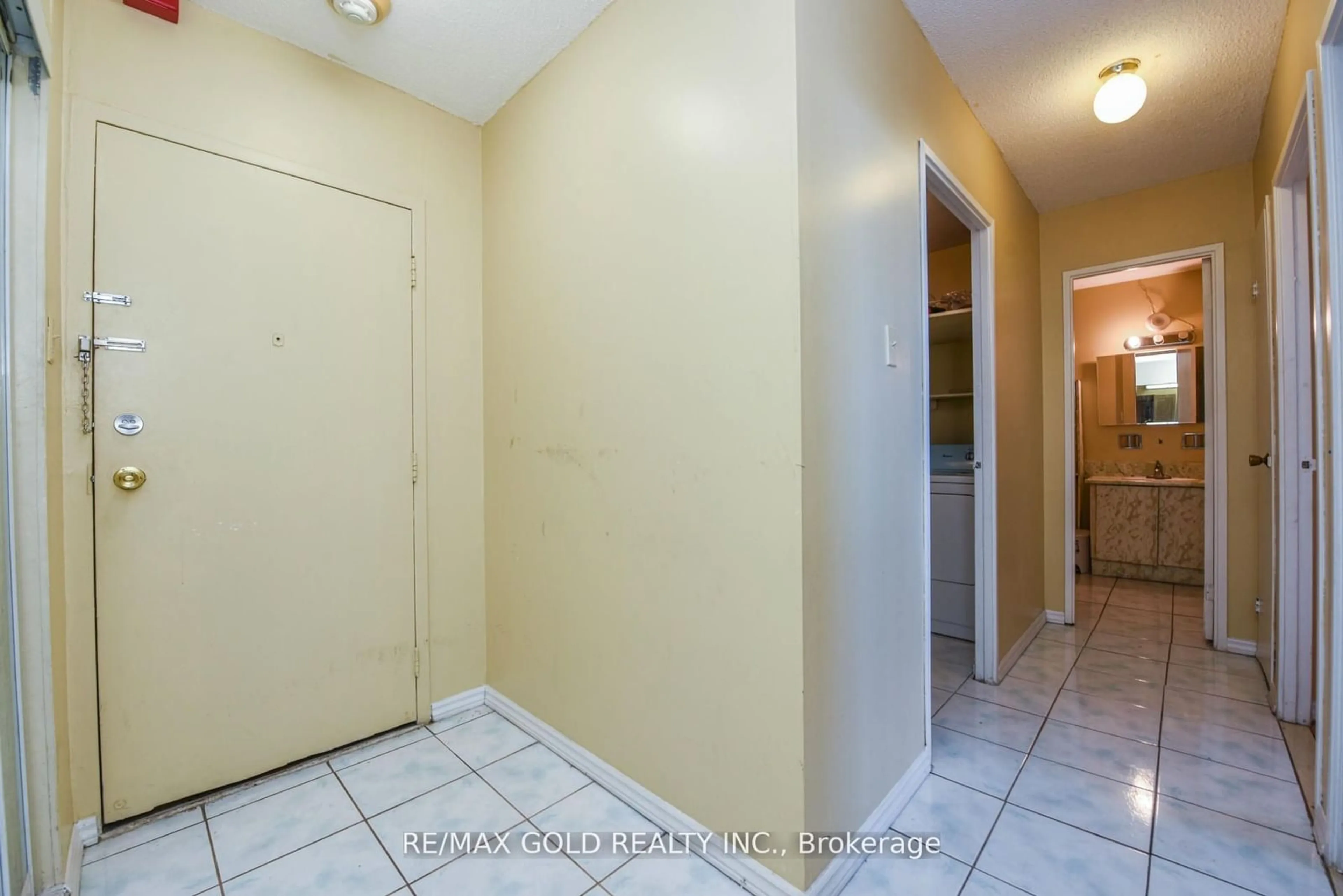 Indoor entryway, unknown floor for 3555 Derry Rd #1006, Mississauga Ontario L4T 1B2