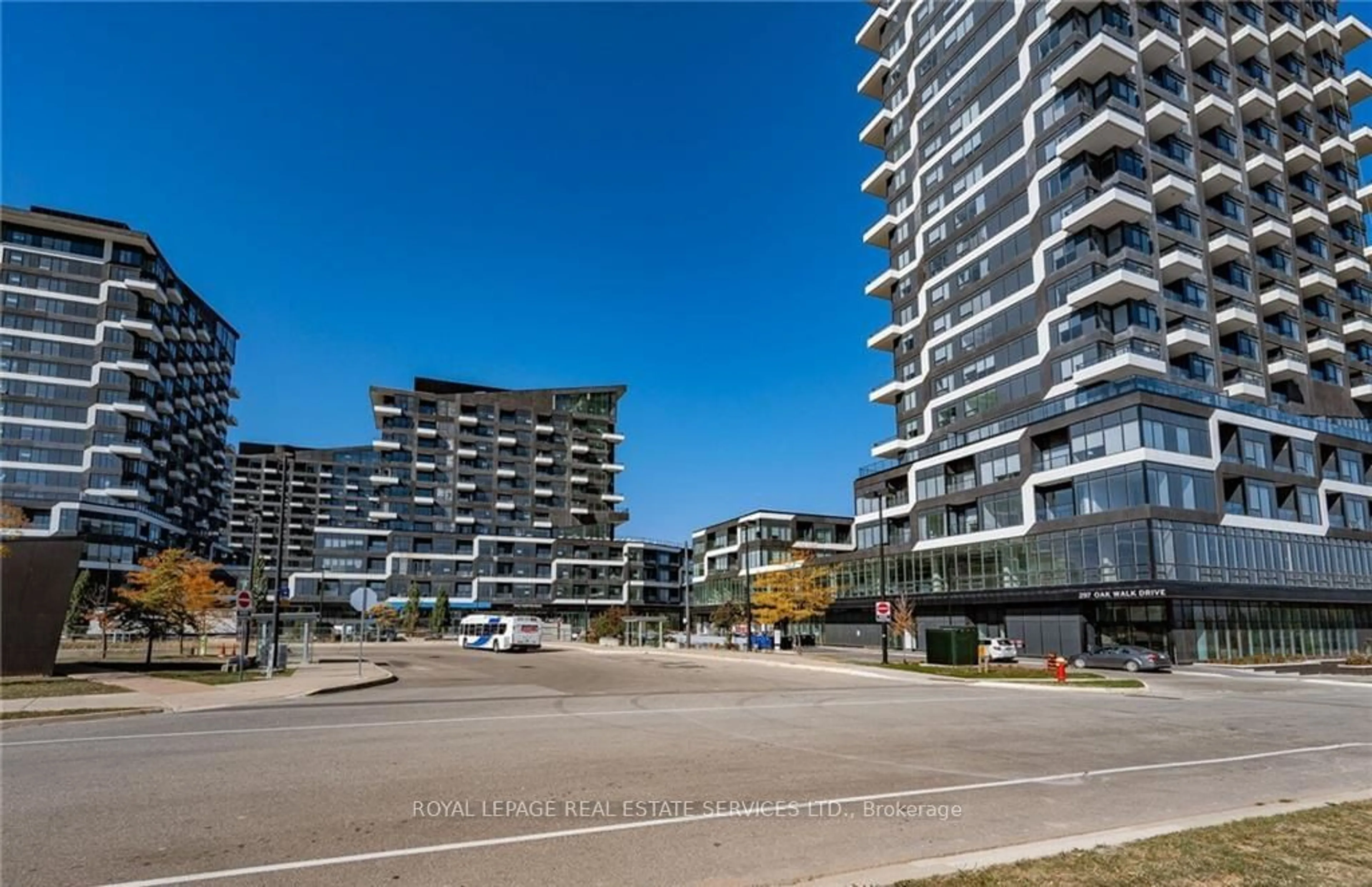 A pic from exterior of the house or condo, the street view for 297 Oak Walk Dr #1302, Oakville Ontario L6H 3R6