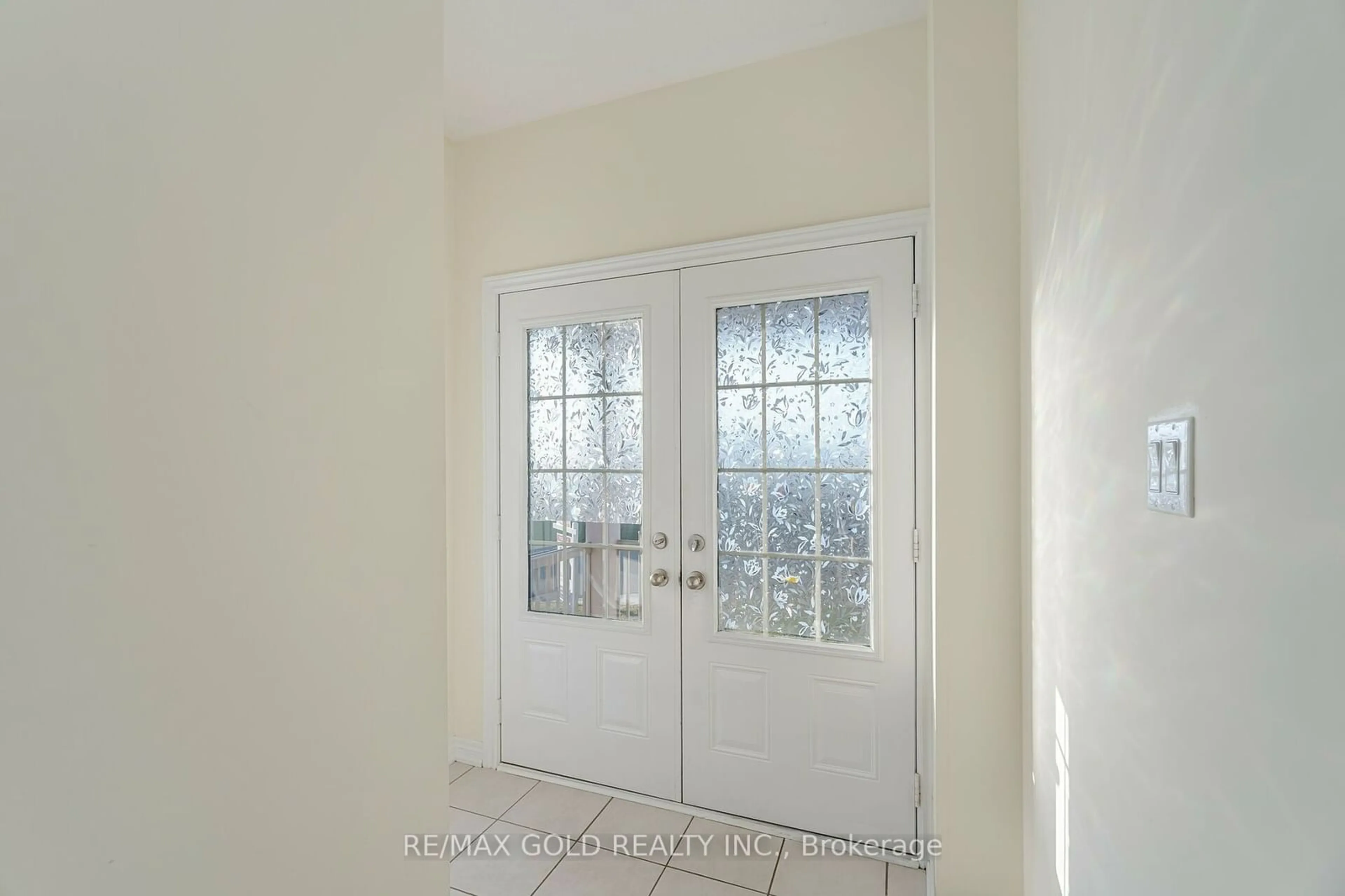 Indoor entryway, not visible floor for 63 Frenchpark Circ, Brampton Ontario L6X 0Y6