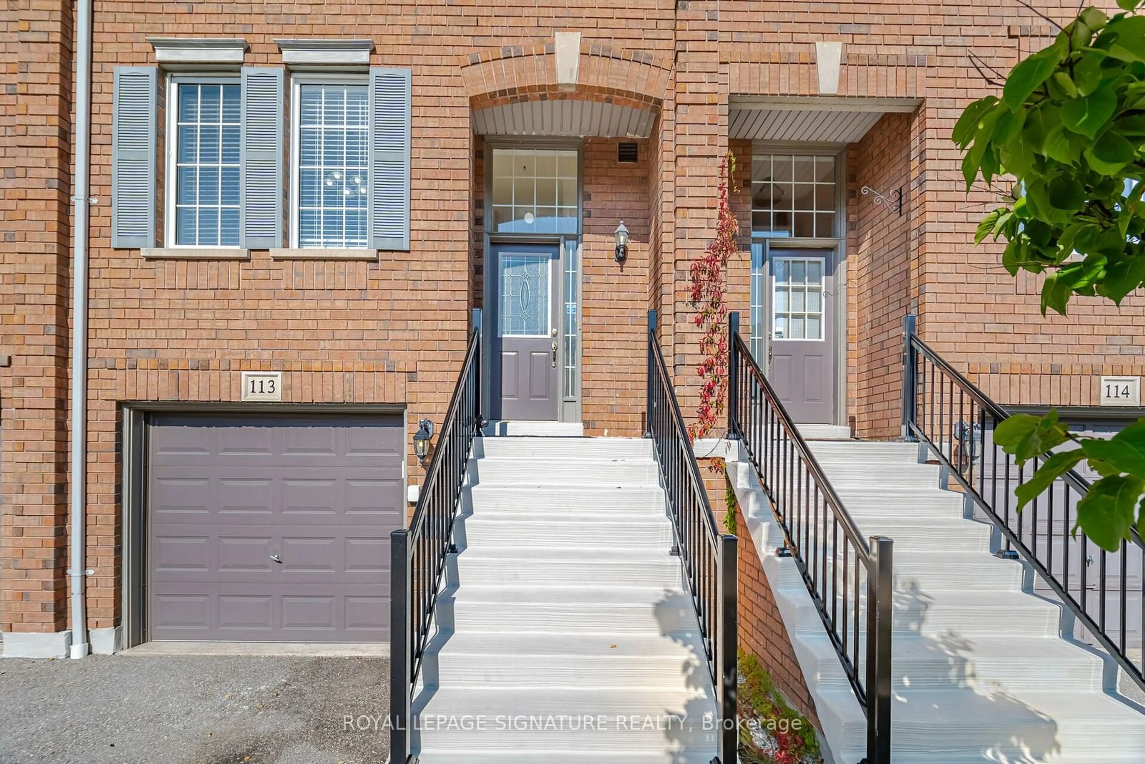 A pic from exterior of the house or condo, the front or back of building for 5530 Glen Erin Dr #113, Mississauga Ontario L5M 6E8