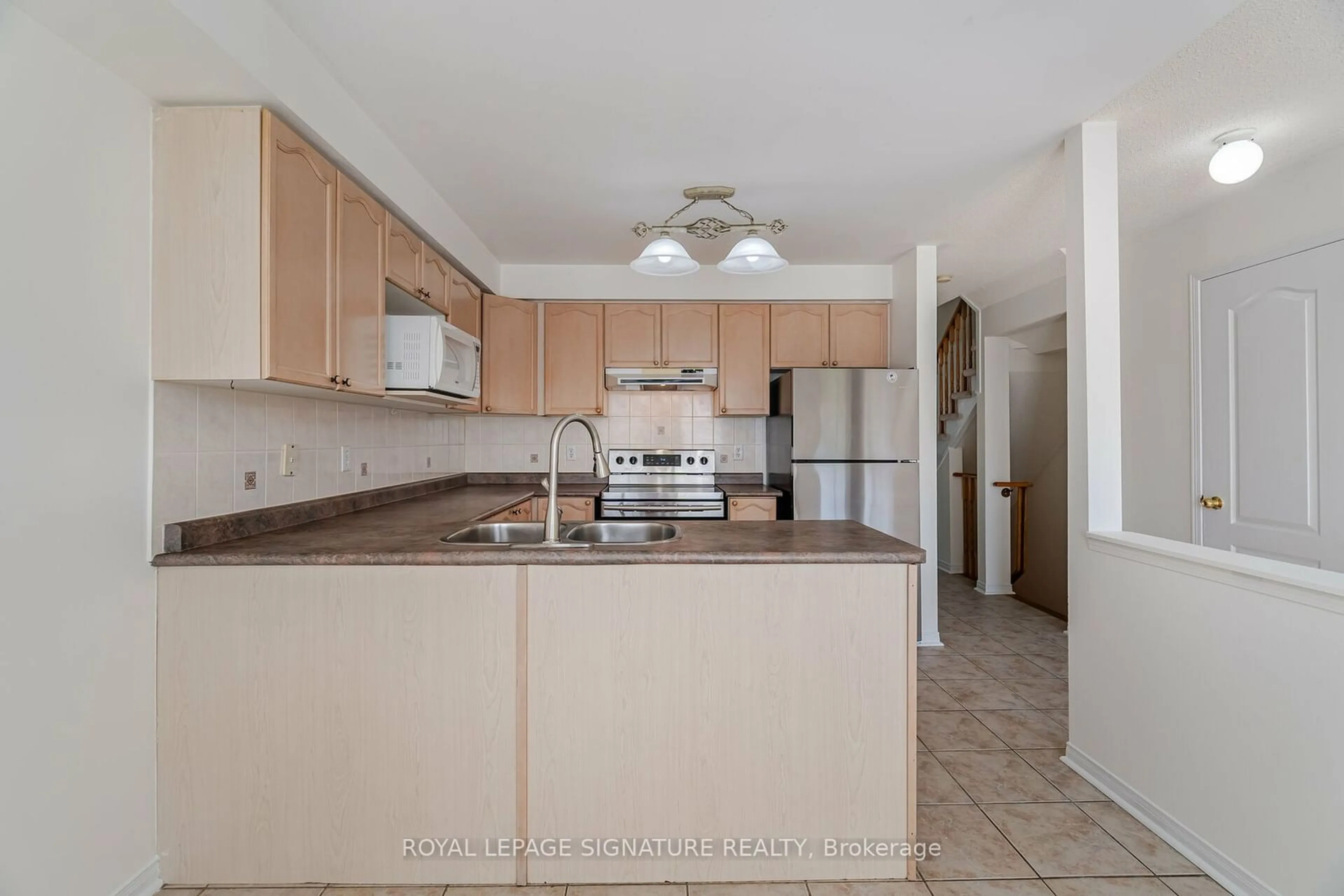 Standard kitchen, not visible floor, cottage for 5530 Glen Erin Dr #113, Mississauga Ontario L5M 6E8