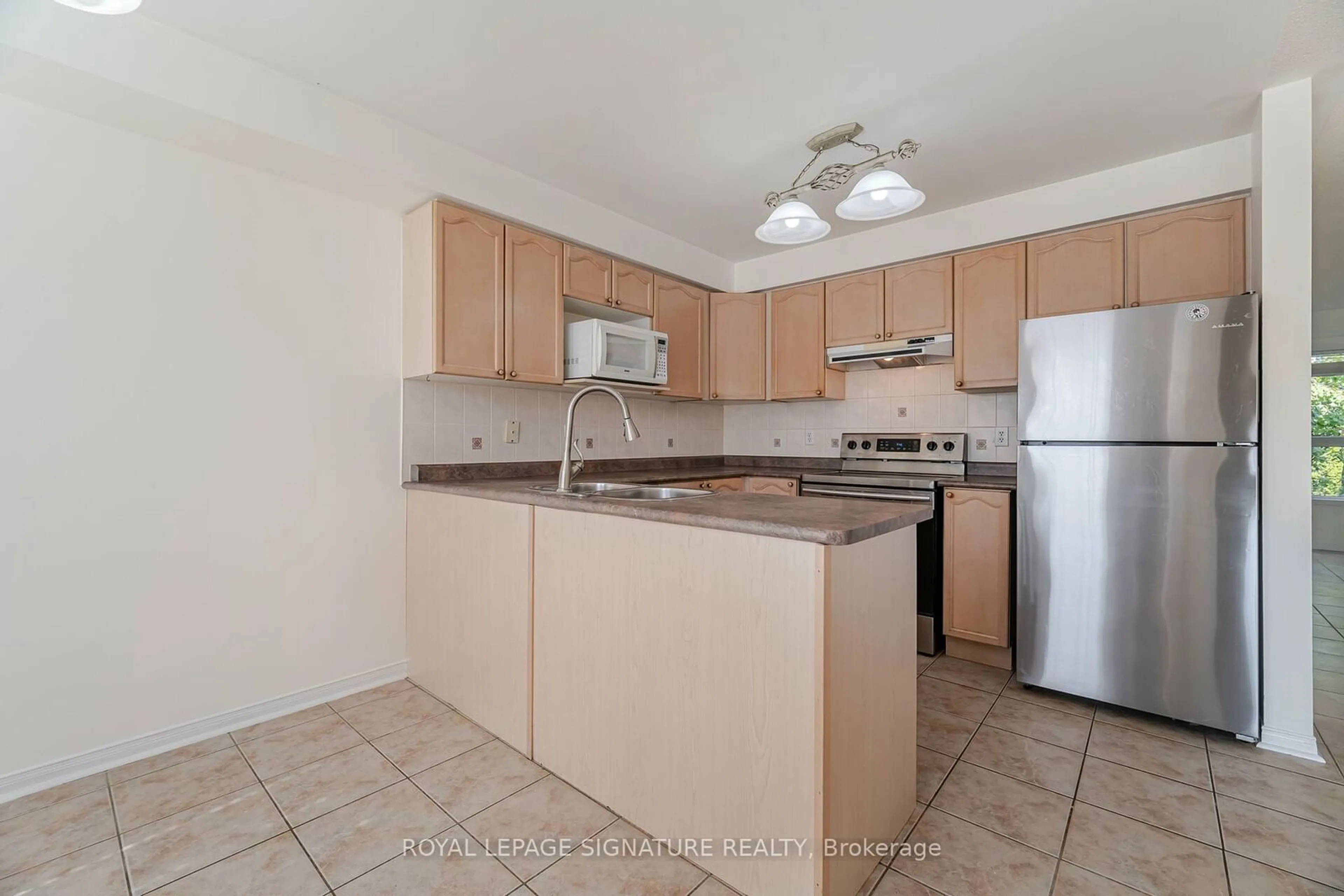 Standard kitchen, not visible floor for 5530 Glen Erin Dr #113, Mississauga Ontario L5M 6E8