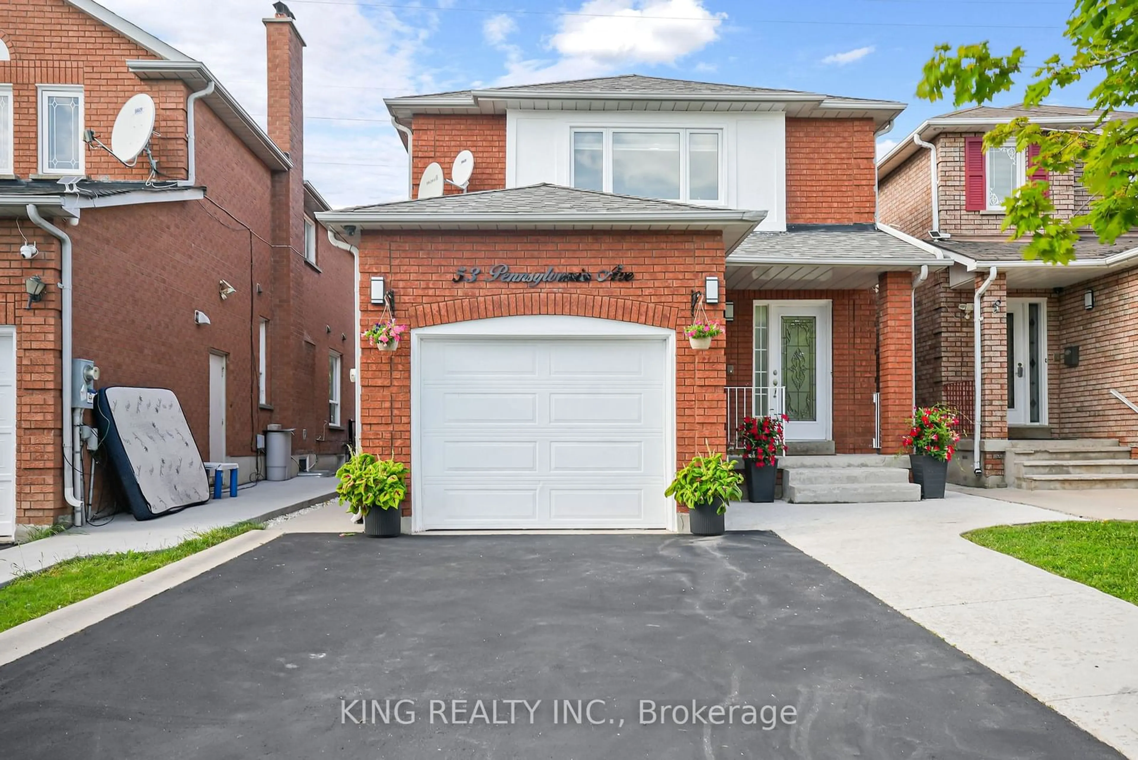 Frontside or backside of a home, the street view for 53 Pennsylvania Ave, Brampton Ontario L6Y 4P3