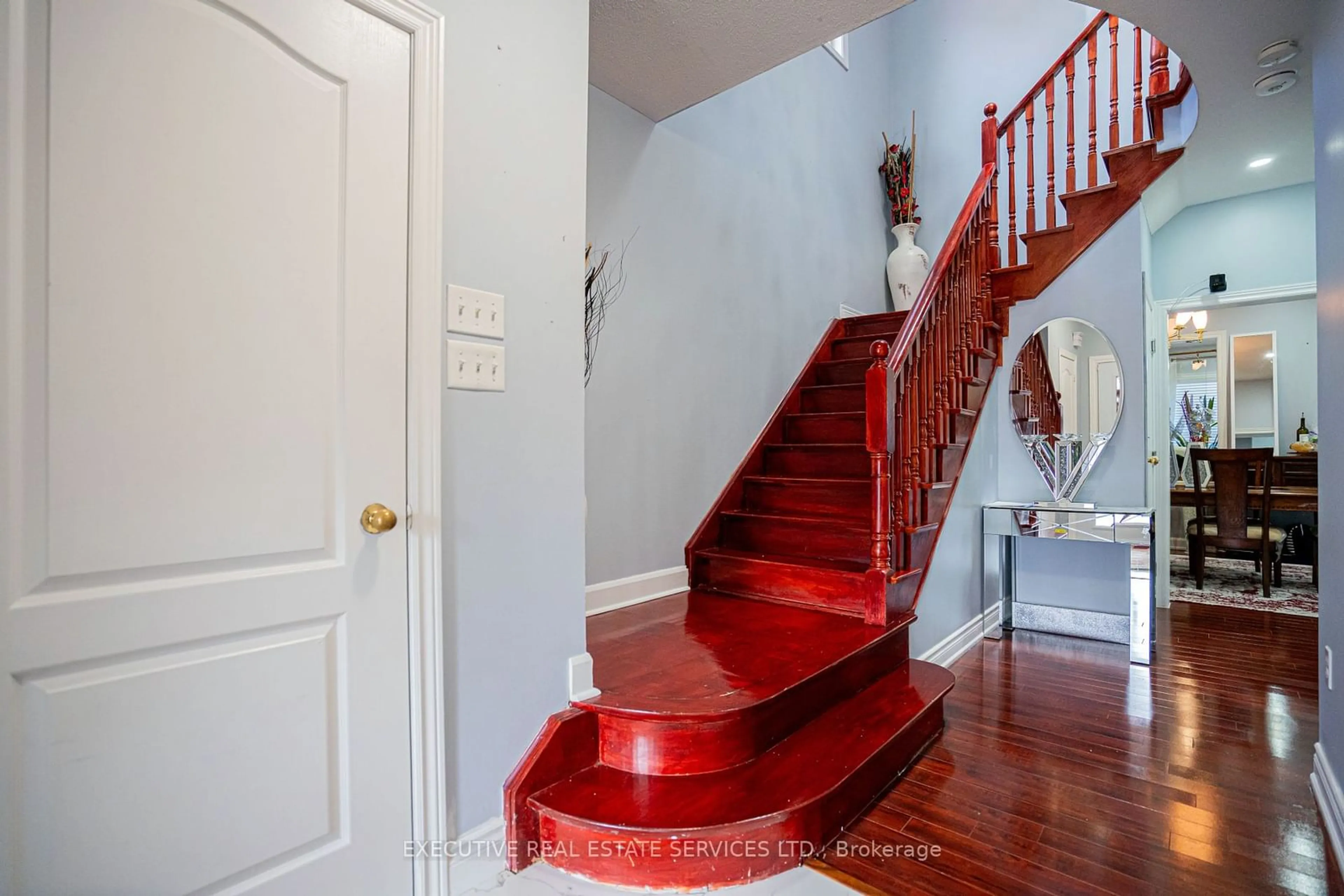 Indoor foyer, wood floors for 27 Savita Rd, Brampton Ontario L7A 3V1