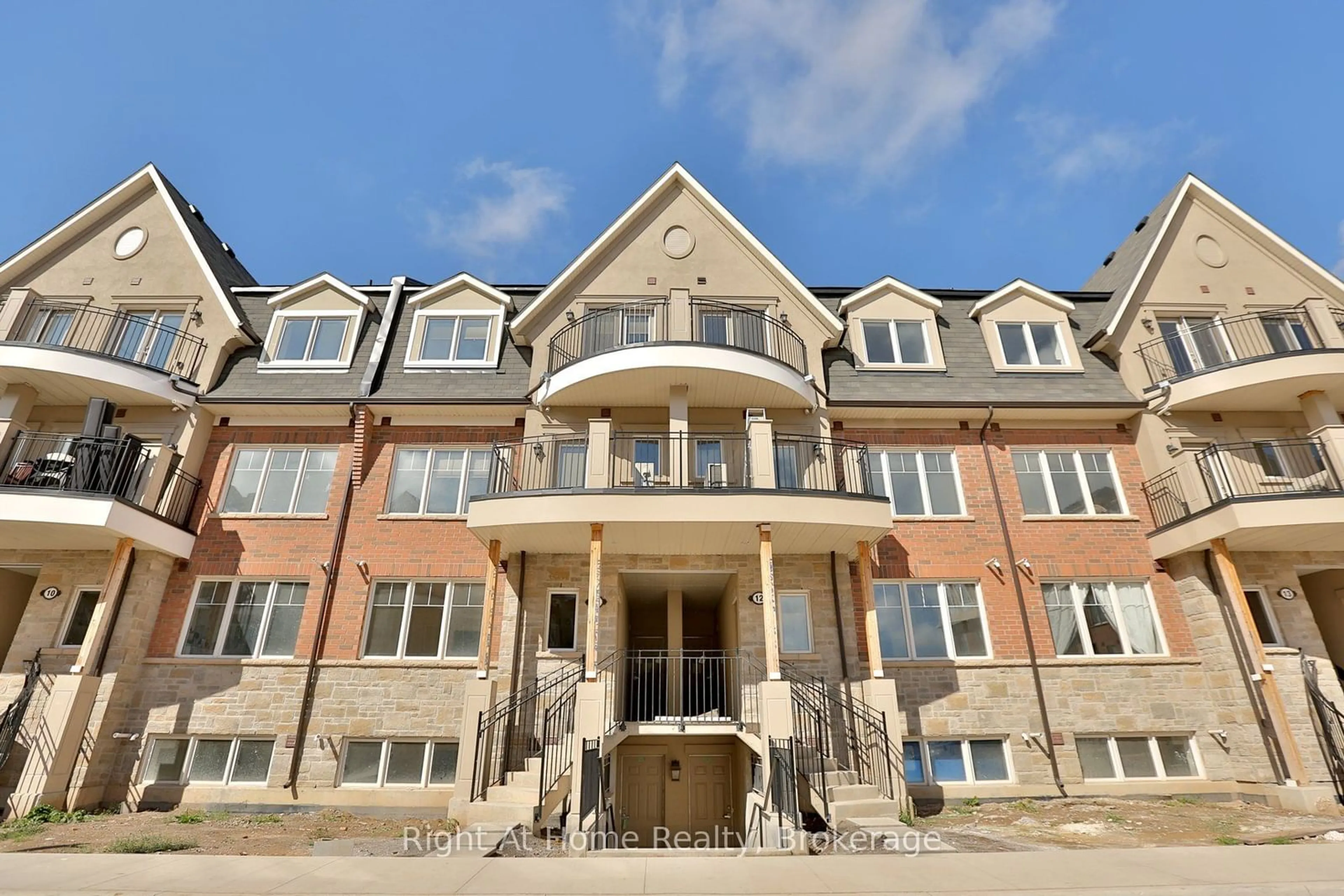 A pic from exterior of the house or condo, the front or back of building for 2420 Baronwood Dr #11-03, Oakville Ontario L6M 0X6