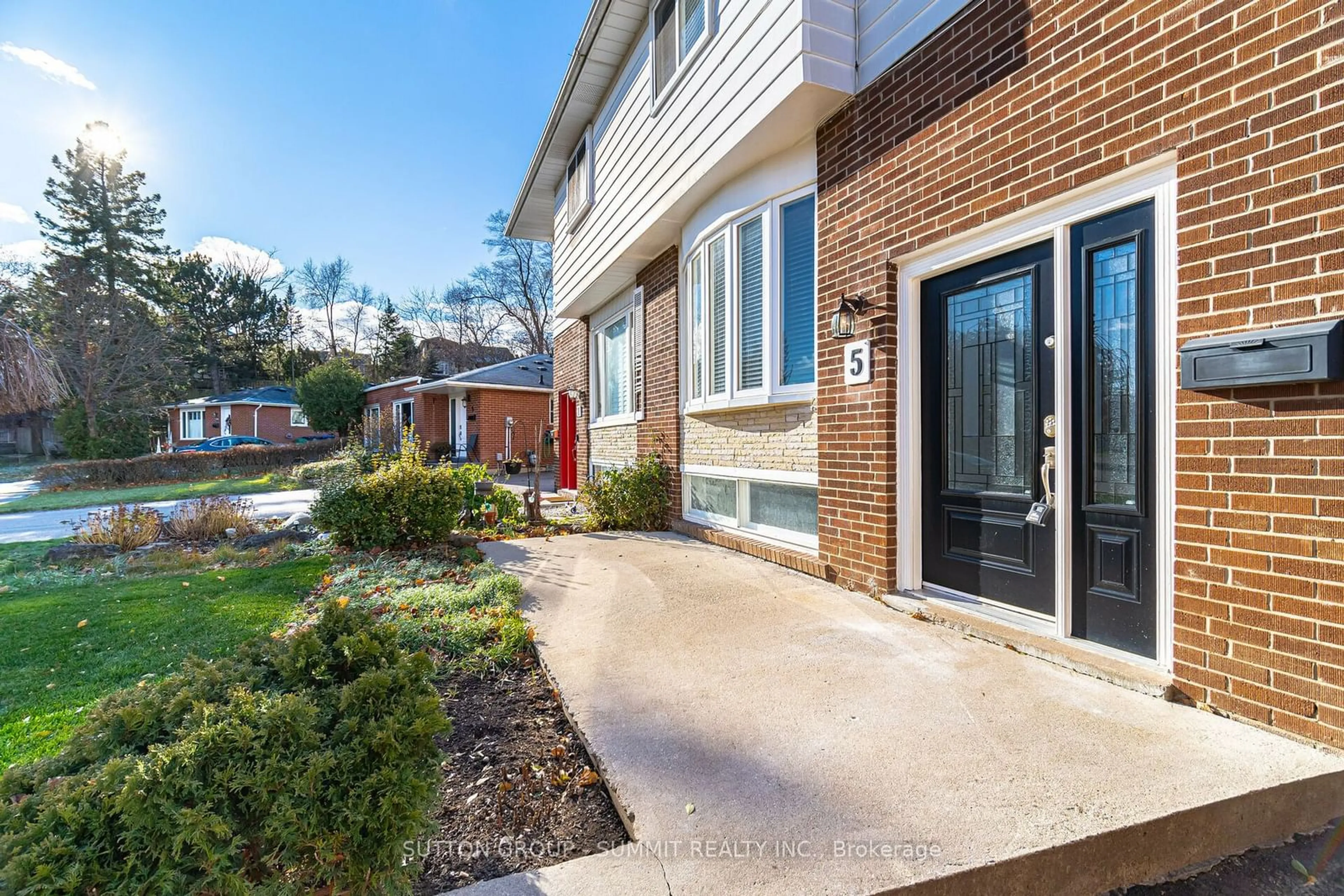 A pic from exterior of the house or condo, the fenced backyard for 5 MERRYDREW Crt, Mississauga Ontario L5M 1W6