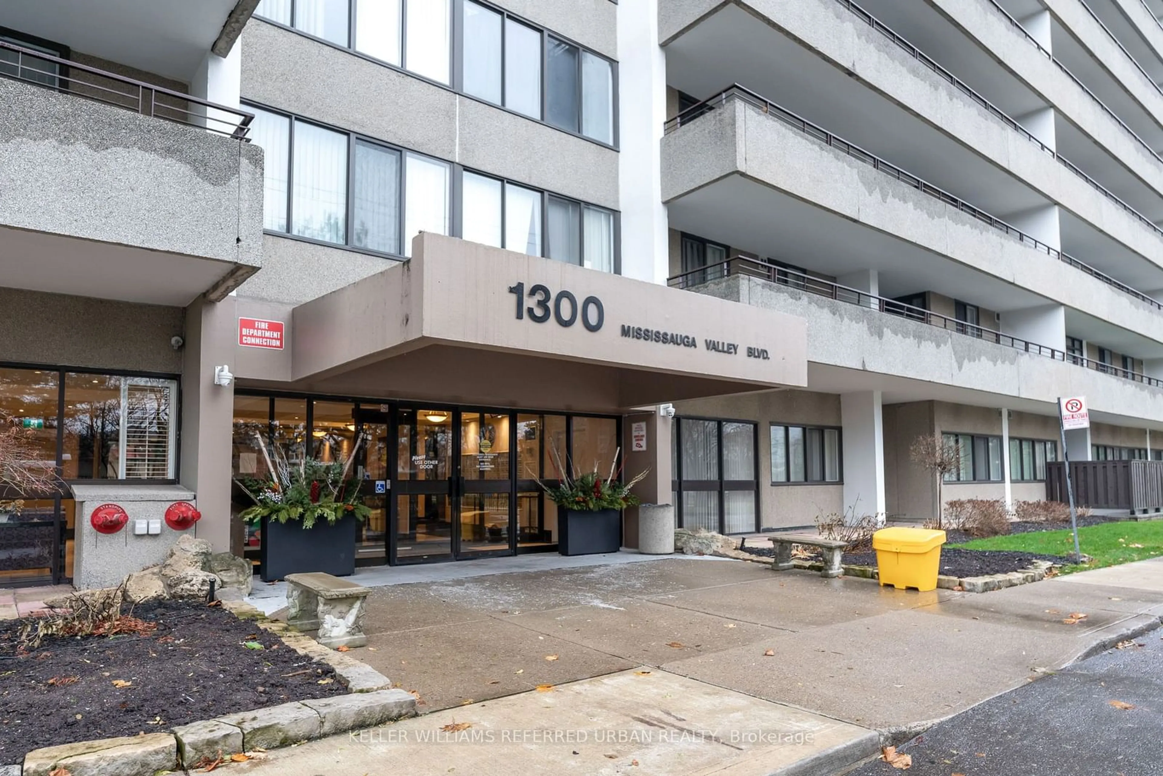 Indoor foyer, unknown floor for 1300 Mississauga Valley Blvd #1206, Mississauga Ontario L5A 3S8