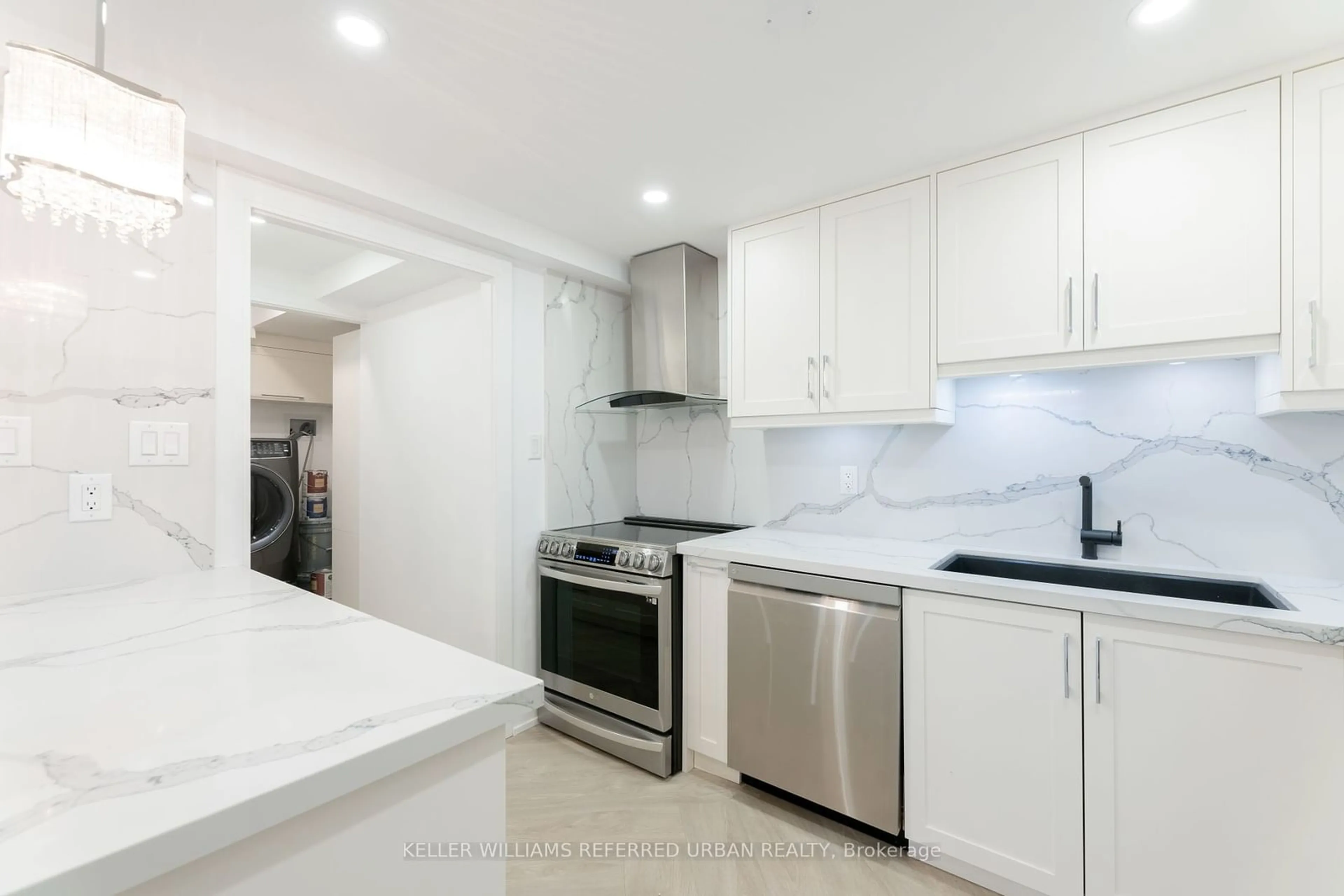 Kitchen, wood floors for 1300 Mississauga Valley Blvd #1206, Mississauga Ontario L5A 3S8