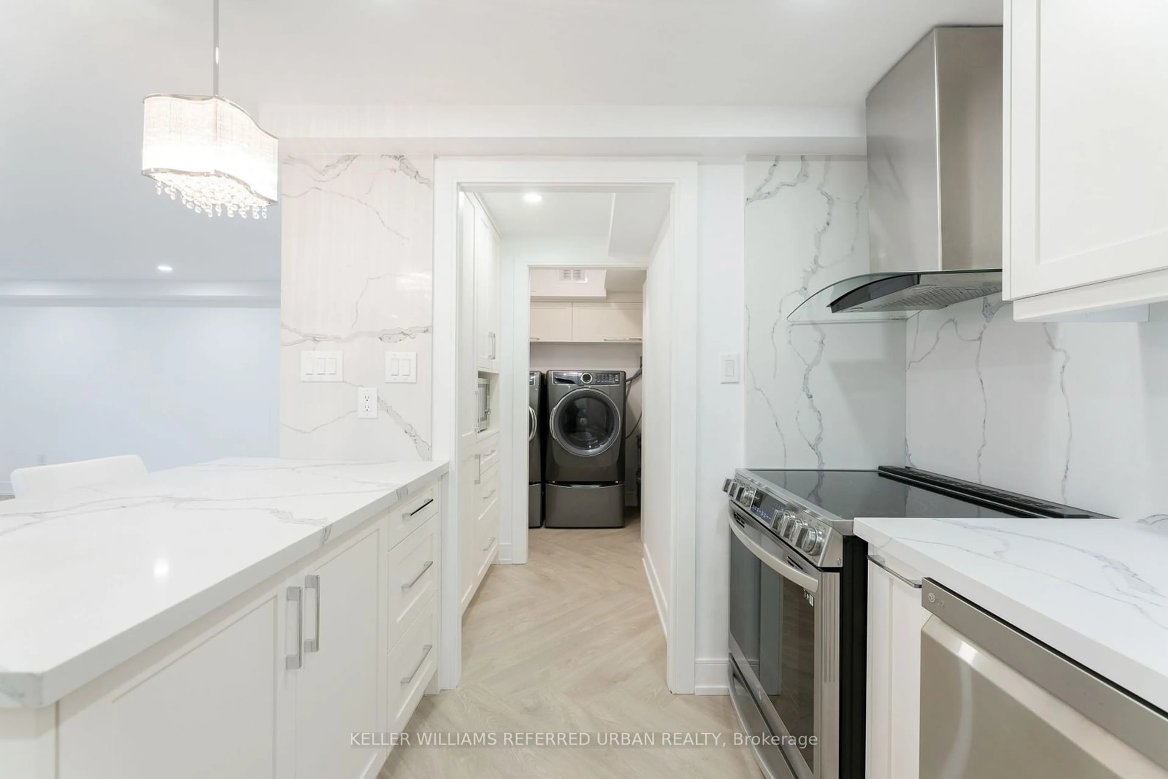 Standard kitchen, ceramic floors for 1300 Mississauga Valley Blvd #1206, Mississauga Ontario L5A 3S8