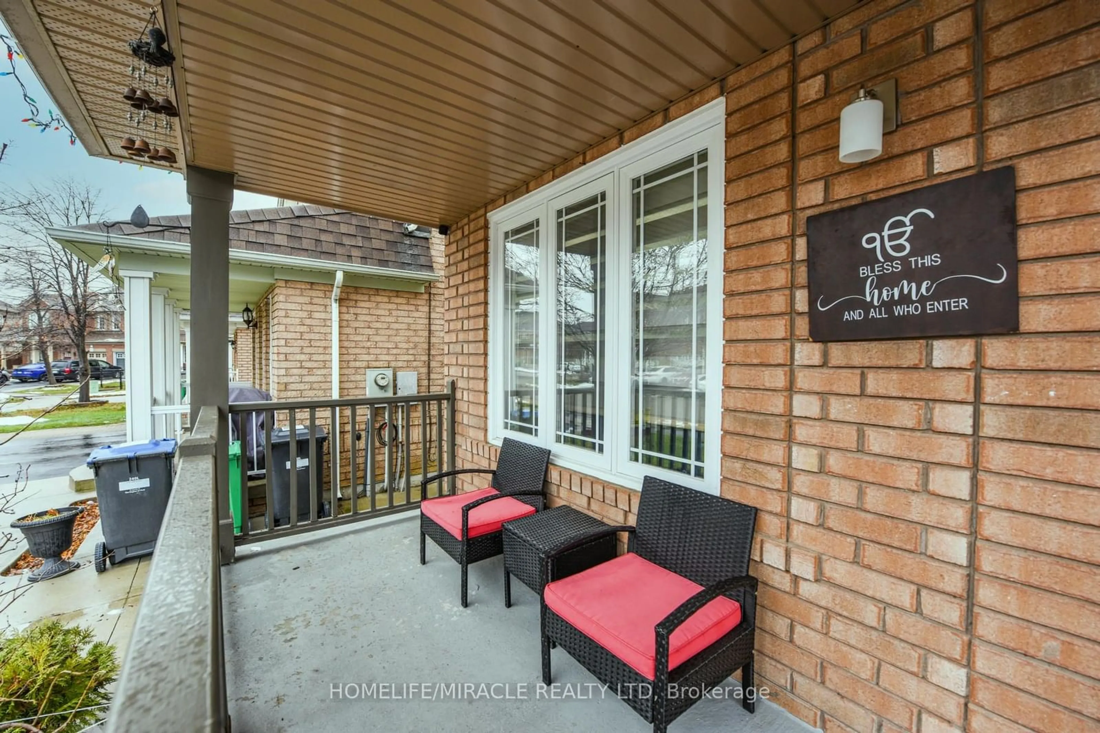 Patio, cottage for 94 Saintsbury Cres, Brampton Ontario L6R 2V8