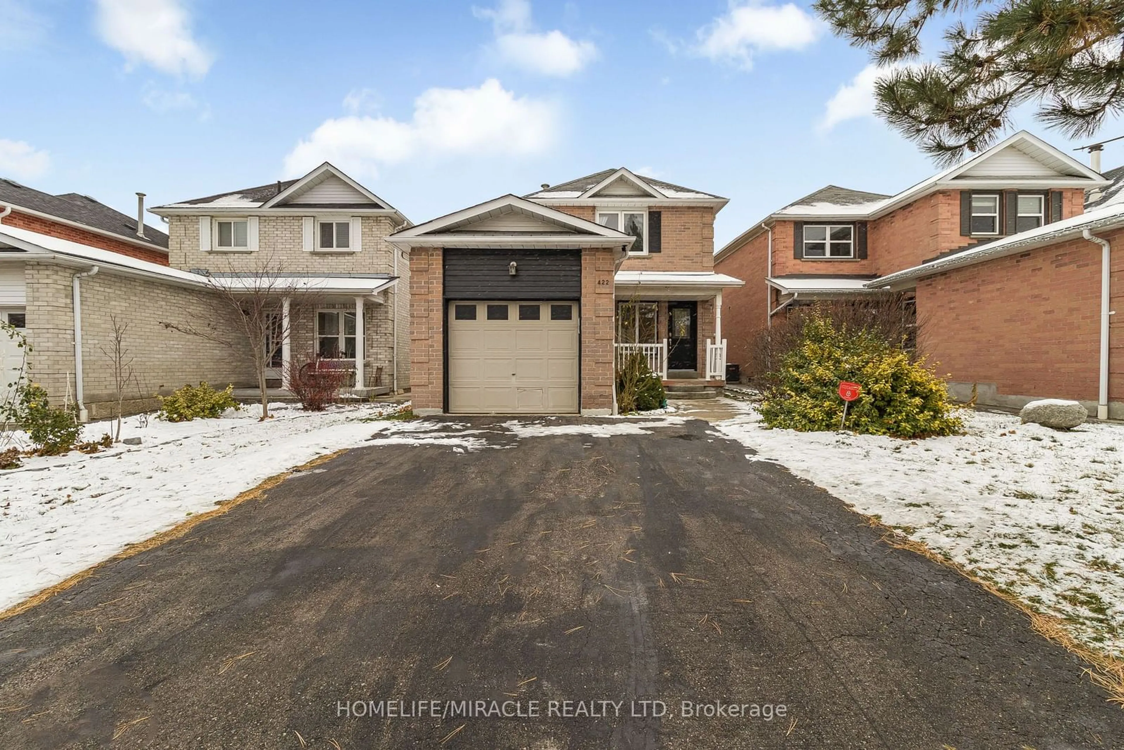 A pic from exterior of the house or condo, the street view for 422 Luzon Cres, Mississauga Ontario L5B 3W8