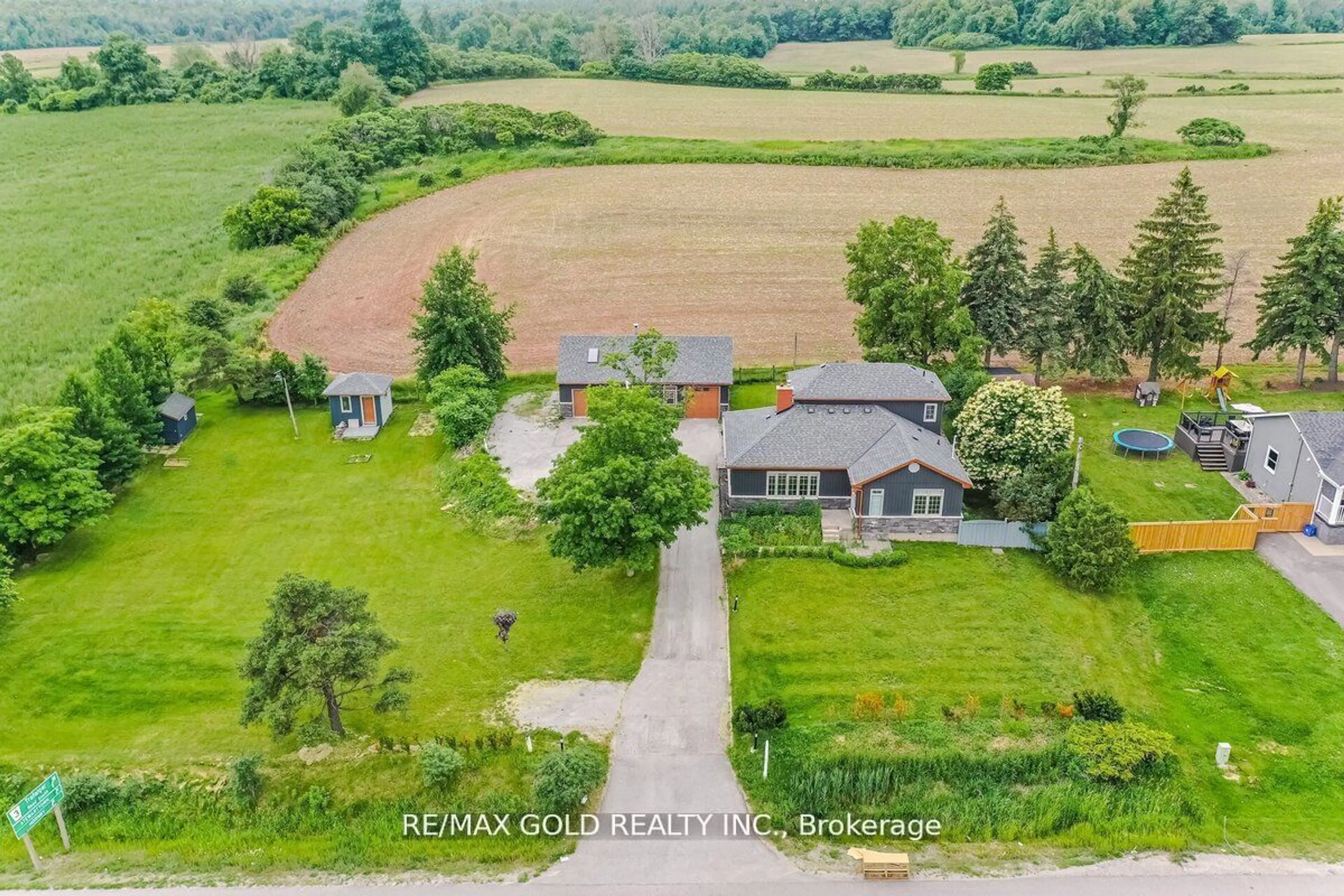 A pic from outside/outdoor area/front of a property/back of a property/a pic from drone, unknown for 13618 Highway 7, Halton Hills Ontario L7G 4S4