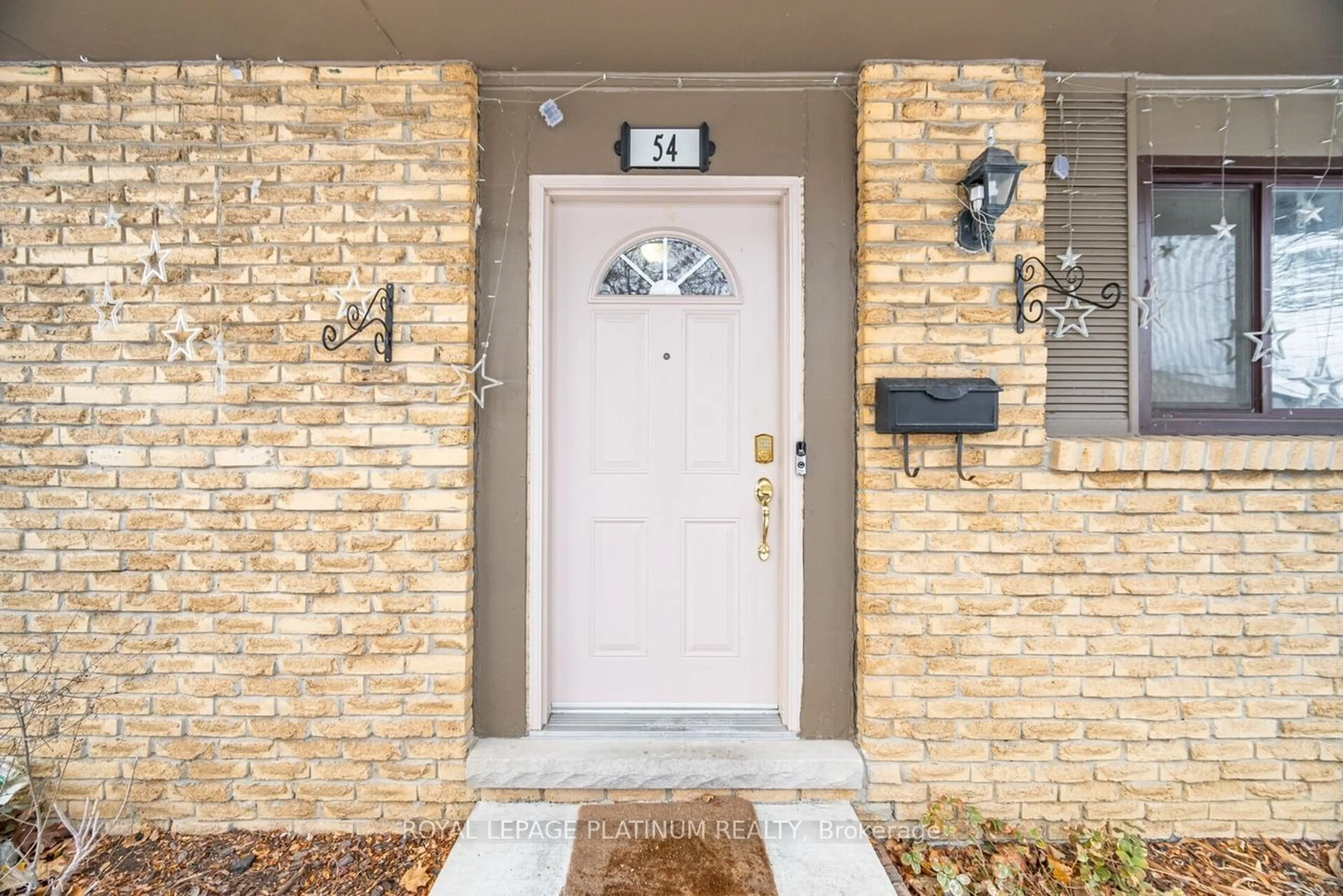 Indoor entryway for 105 Hansen Rd #54, Brampton Ontario L6V 3C9