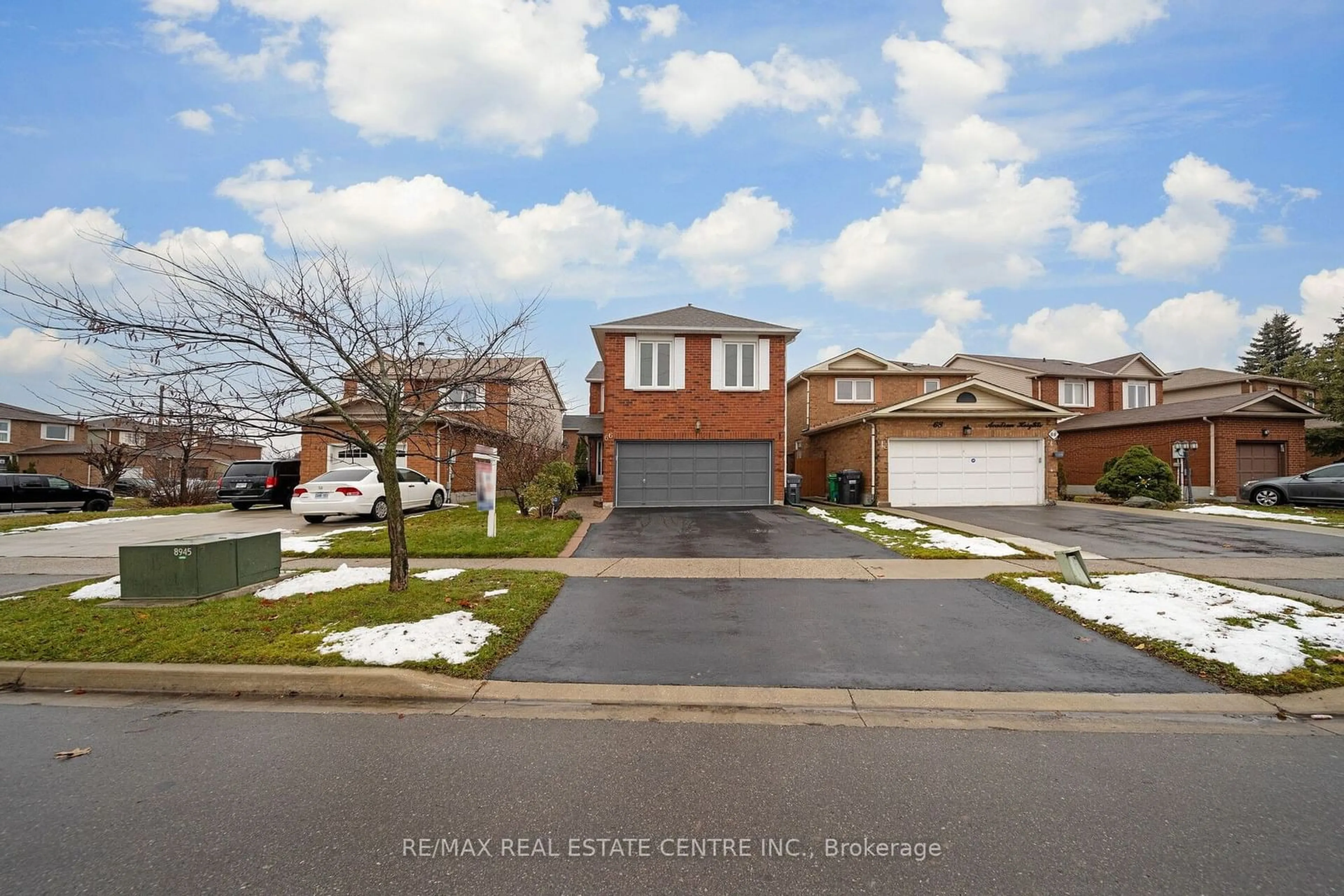 A pic from outside/outdoor area/front of a property/back of a property/a pic from drone, street for 66 Acadian Hts, Brampton Ontario L6Y 4H2