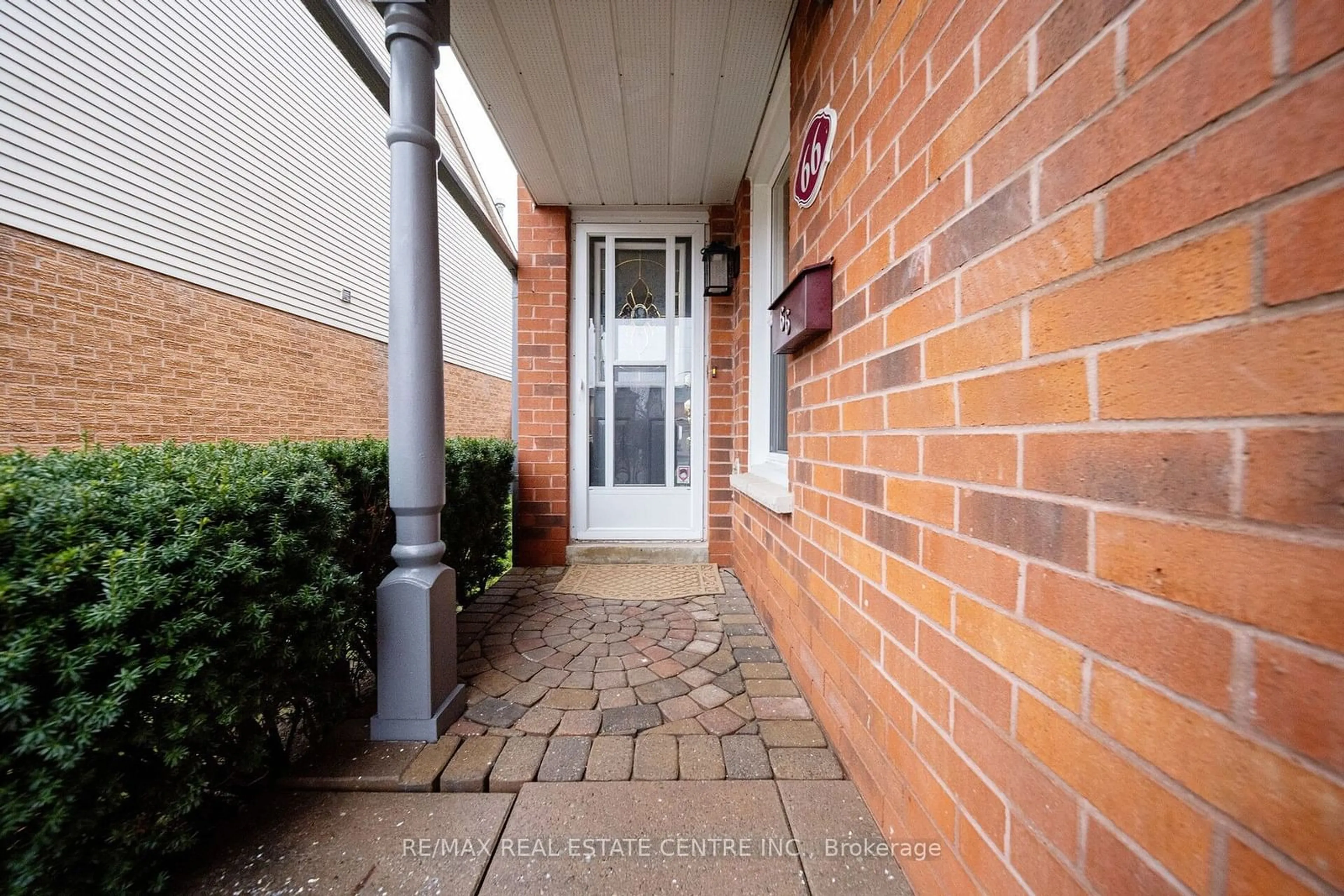 Indoor foyer for 66 Acadian Hts, Brampton Ontario L6Y 4H2