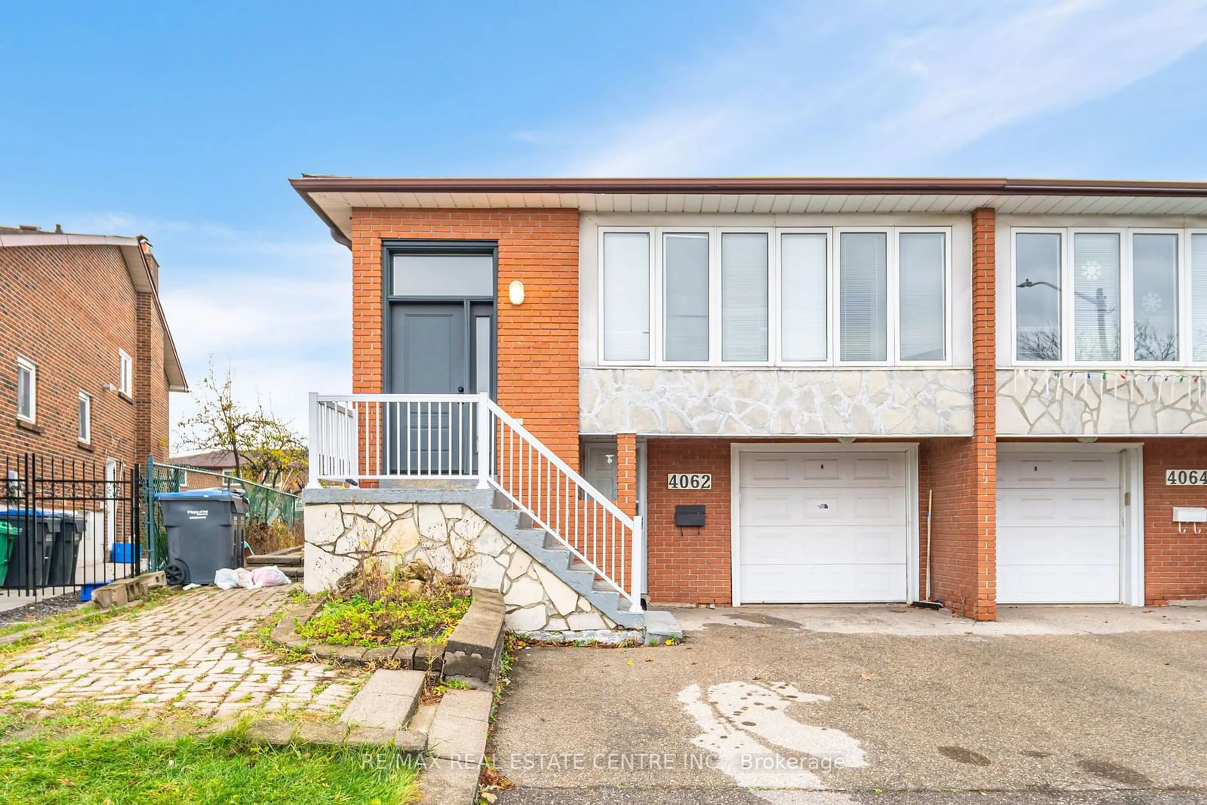 Home with brick exterior material, street for 4062 Dunmow Cres, Mississauga Ontario L4Z 1C9