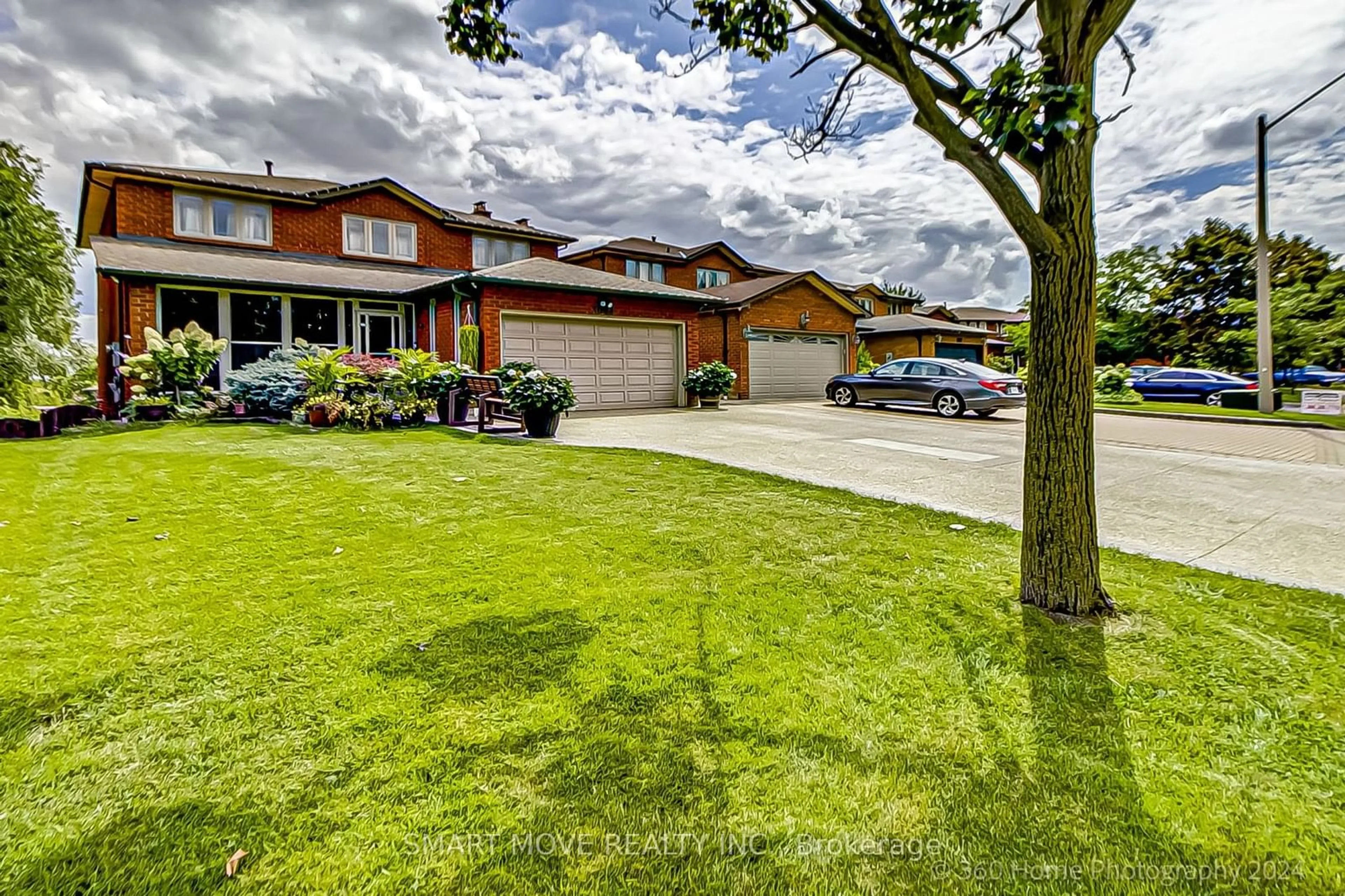 A pic from outside/outdoor area/front of a property/back of a property/a pic from drone, street for 3044 Knob Hill Crt, Mississauga Ontario L4X 2X4