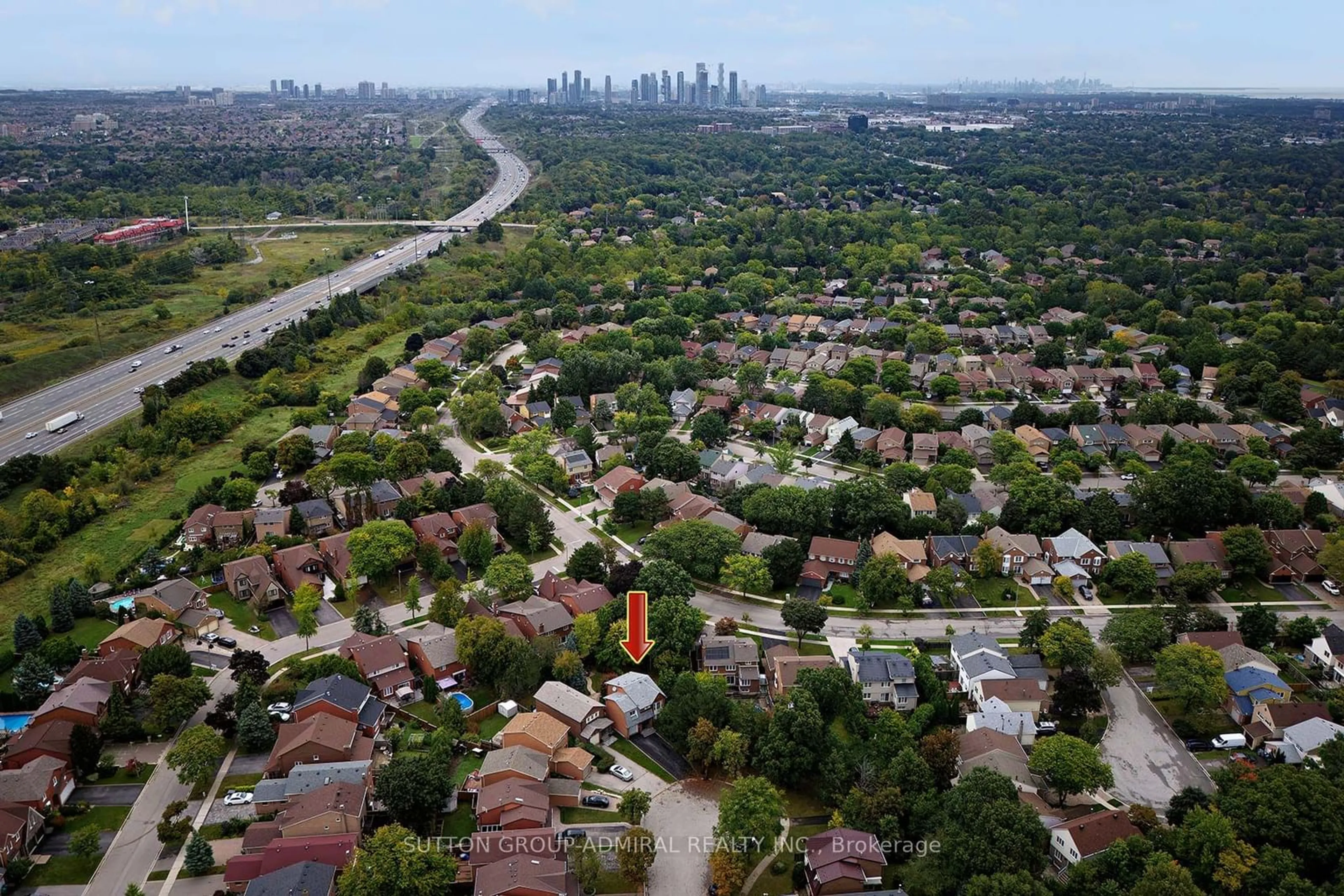 A pic from outside/outdoor area/front of a property/back of a property/a pic from drone, street for 2431 Ploughshare Crt, Mississauga Ontario L5L 3M6