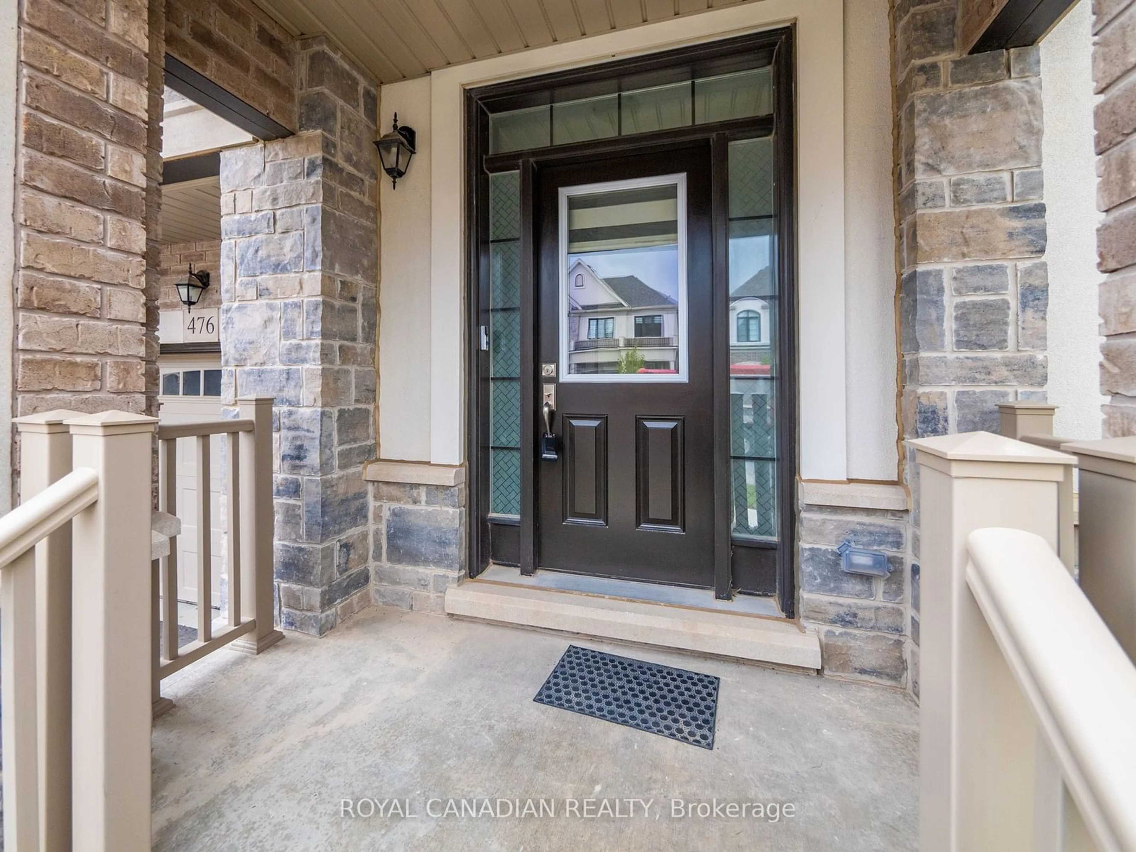 Indoor entryway for 476 Bergamot Ave, Milton Ontario L9E 1T8