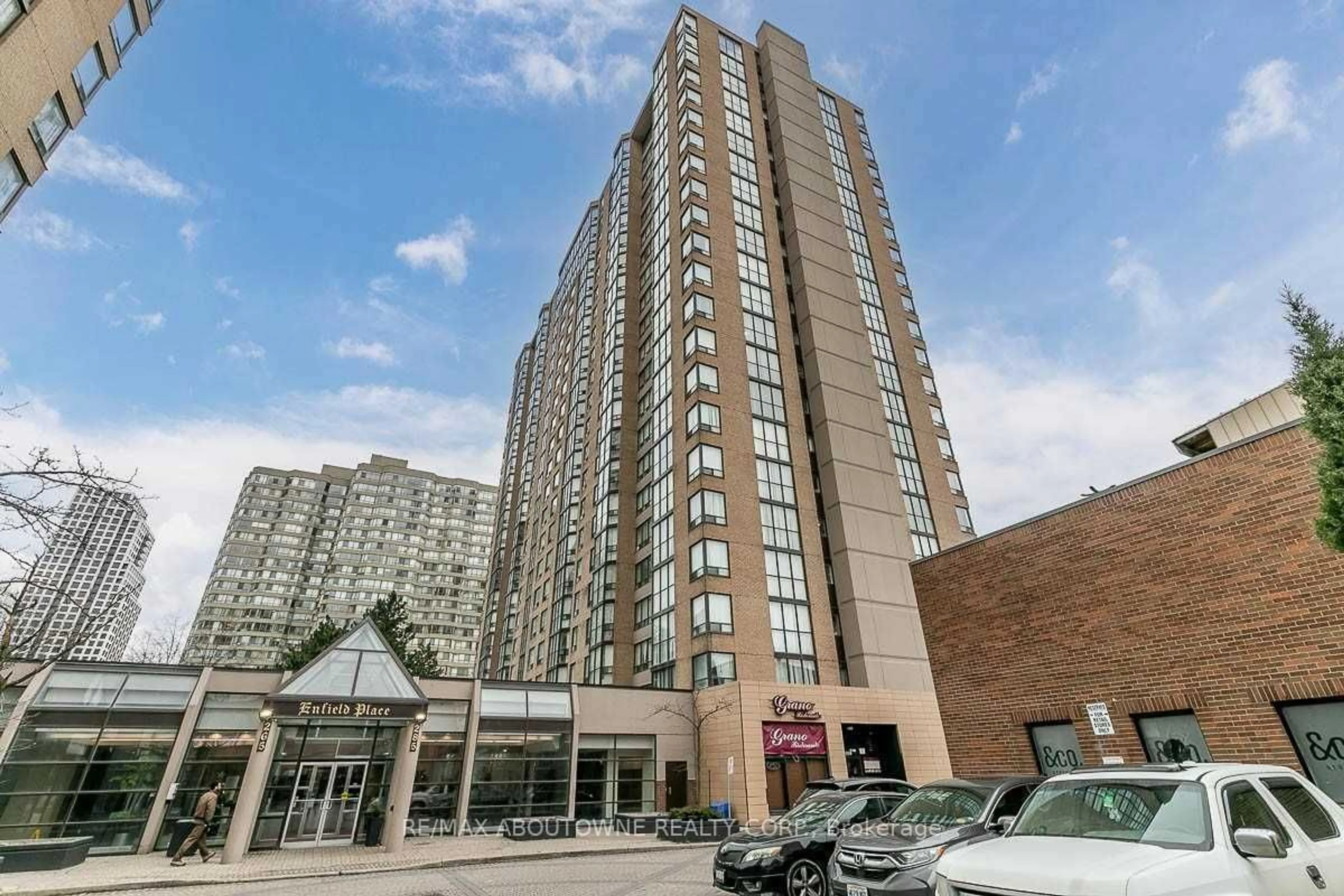 Indoor foyer for 285 Enfield Pl #1801, Mississauga Ontario L5B 4L8