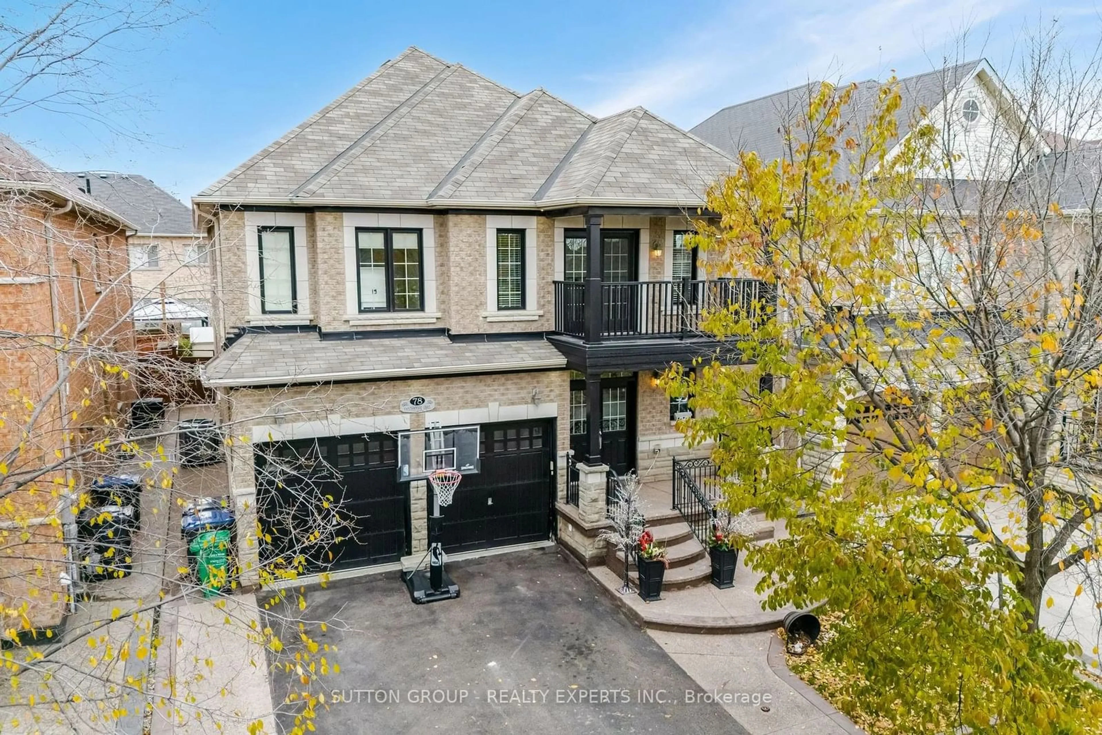 A pic from outside/outdoor area/front of a property/back of a property/a pic from drone, street for 78 Vanderpool Cres, Brampton Ontario L6P 3W7