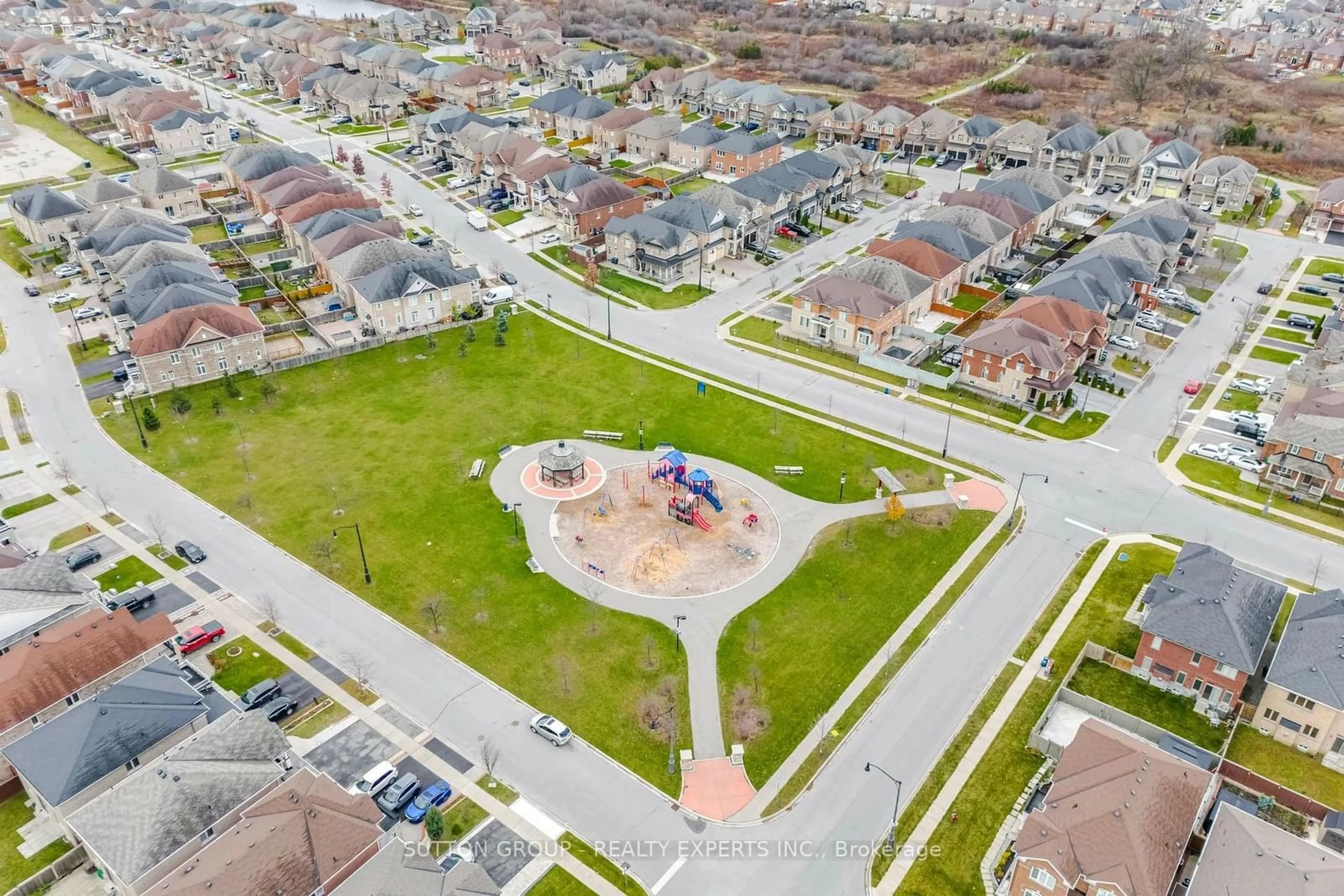 A pic from outside/outdoor area/front of a property/back of a property/a pic from drone, street for 78 Vanderpool Cres, Brampton Ontario L6P 3W7