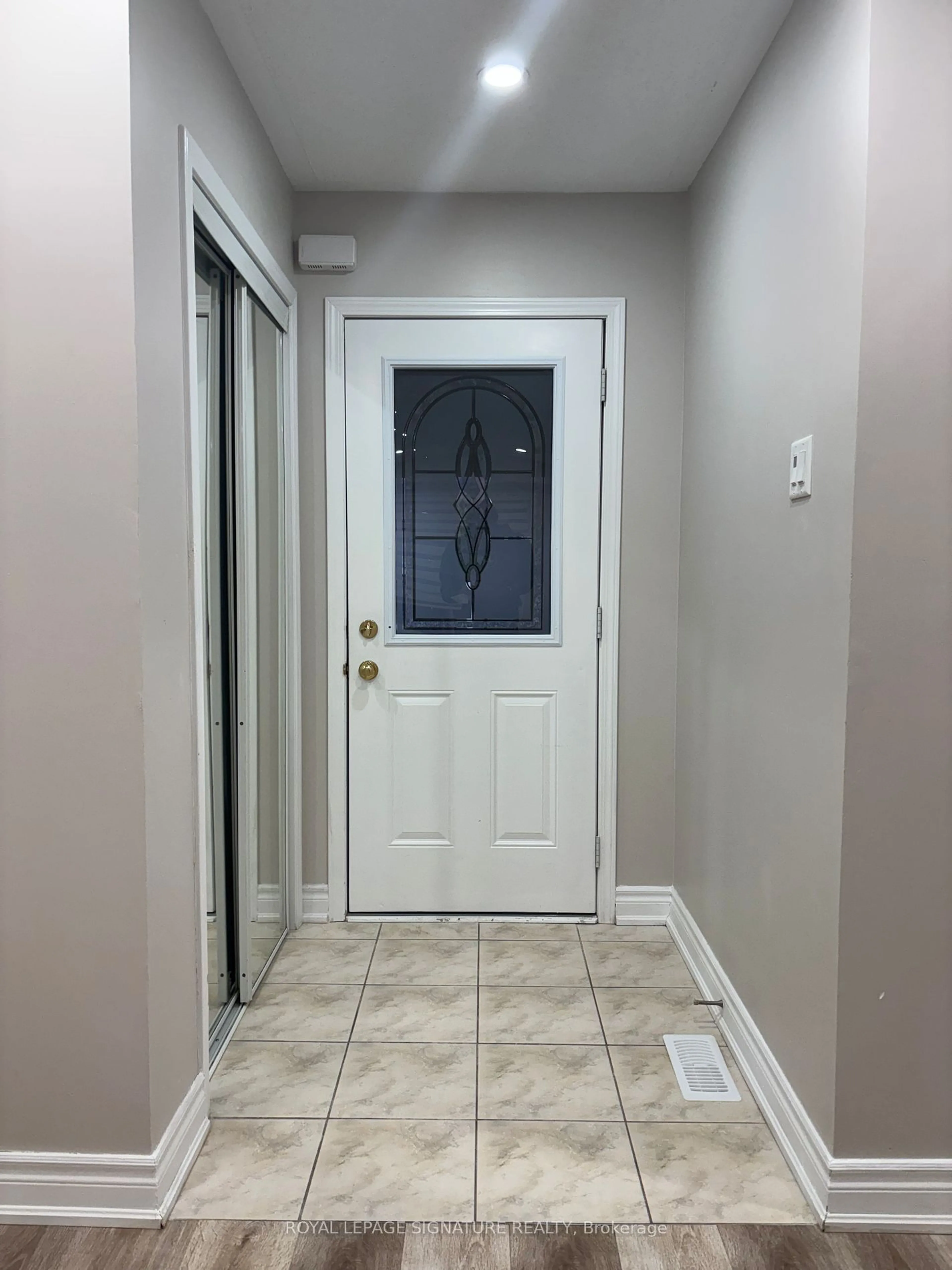 Indoor entryway for 17 Levida St, Brampton Ontario L6P 2Y6