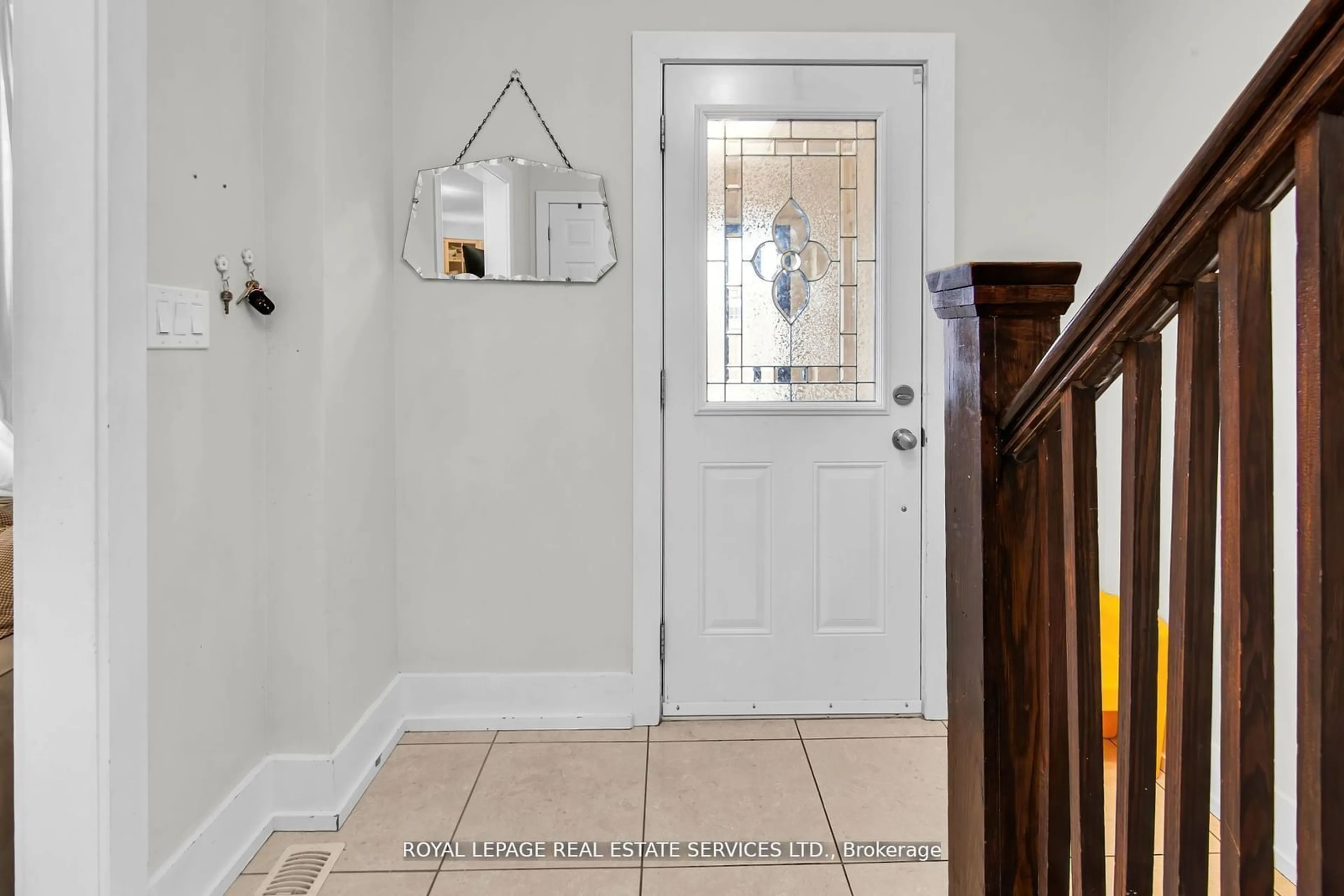 Indoor entryway for 52 Bicknell Ave, Toronto Ontario M6M 4G5