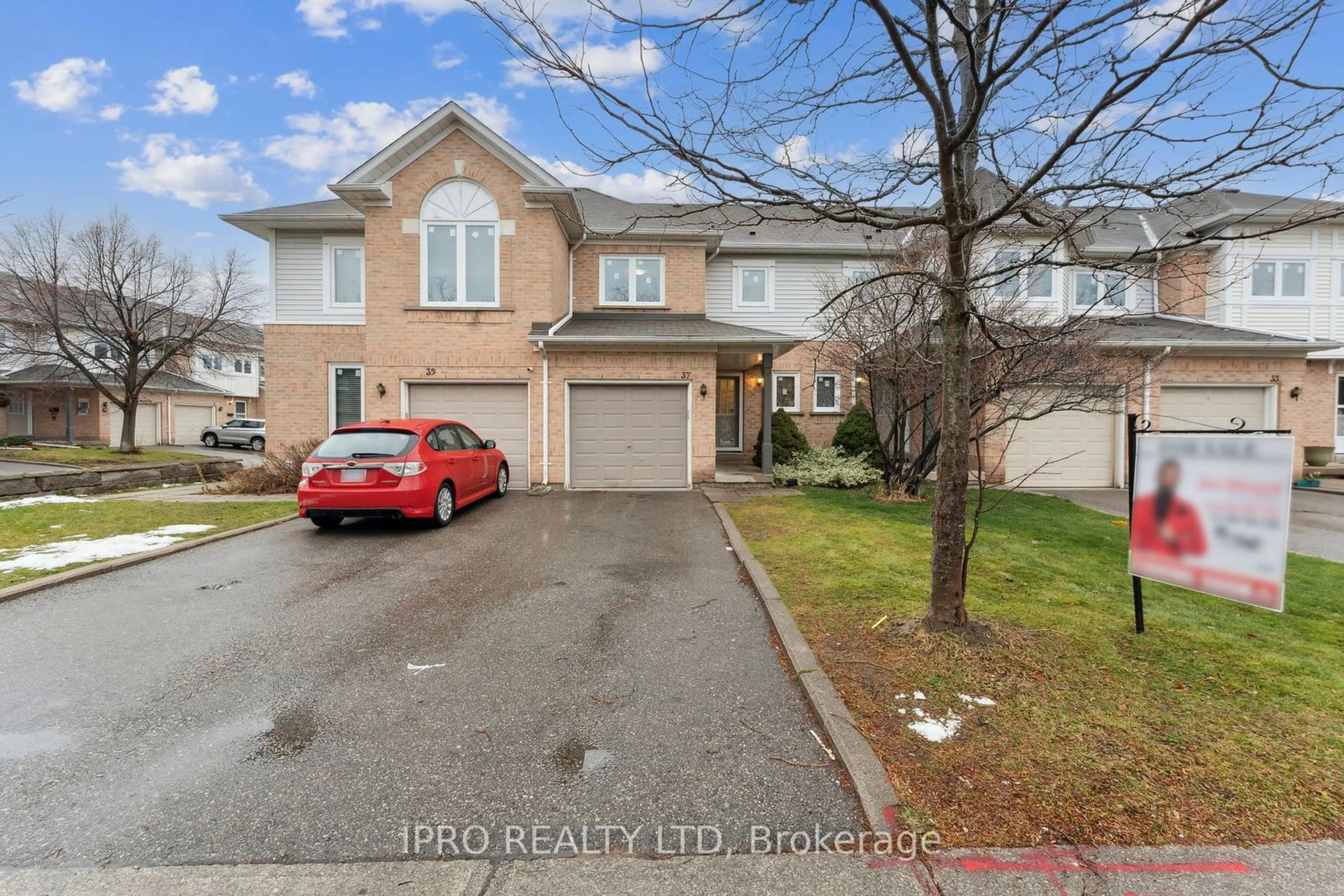 A pic from outside/outdoor area/front of a property/back of a property/a pic from drone, street for 37 Sprucelands Ave, Brampton Ontario L6R 1N8