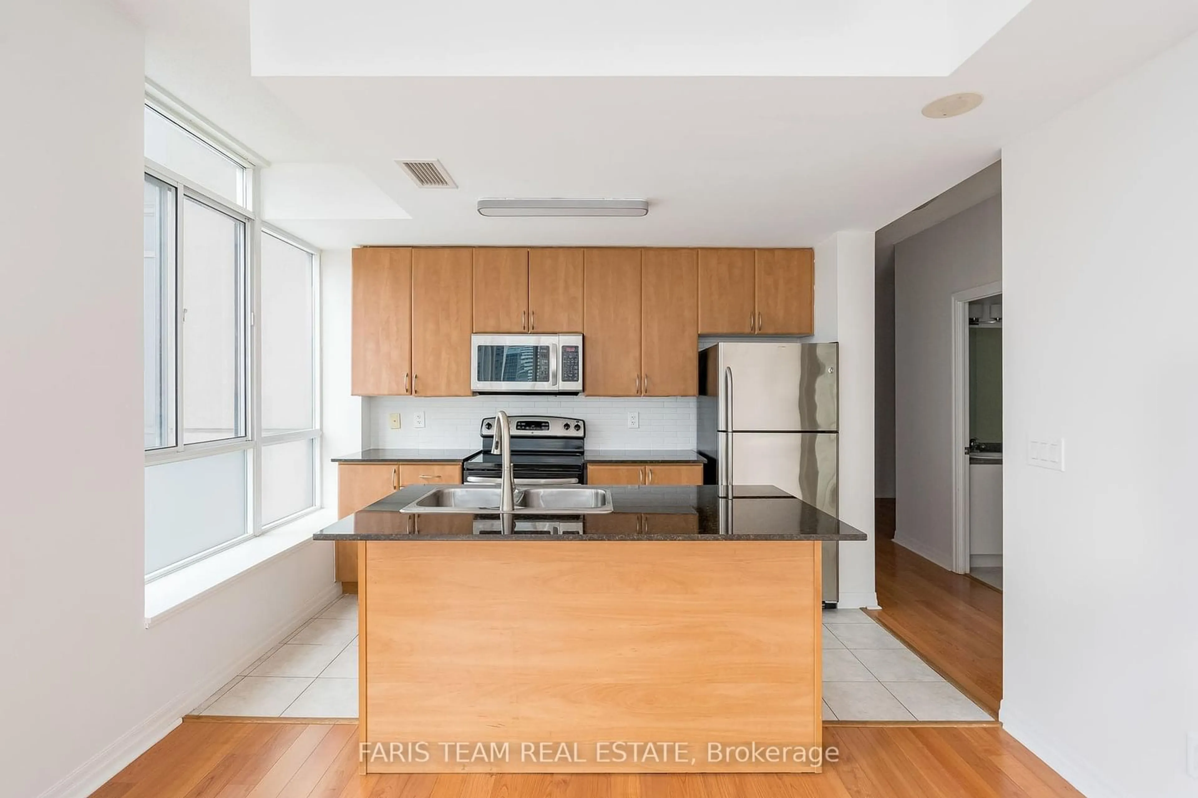 Standard kitchen, unknown for 225 Webb Dr #1702, Mississauga Ontario L5B 4P2