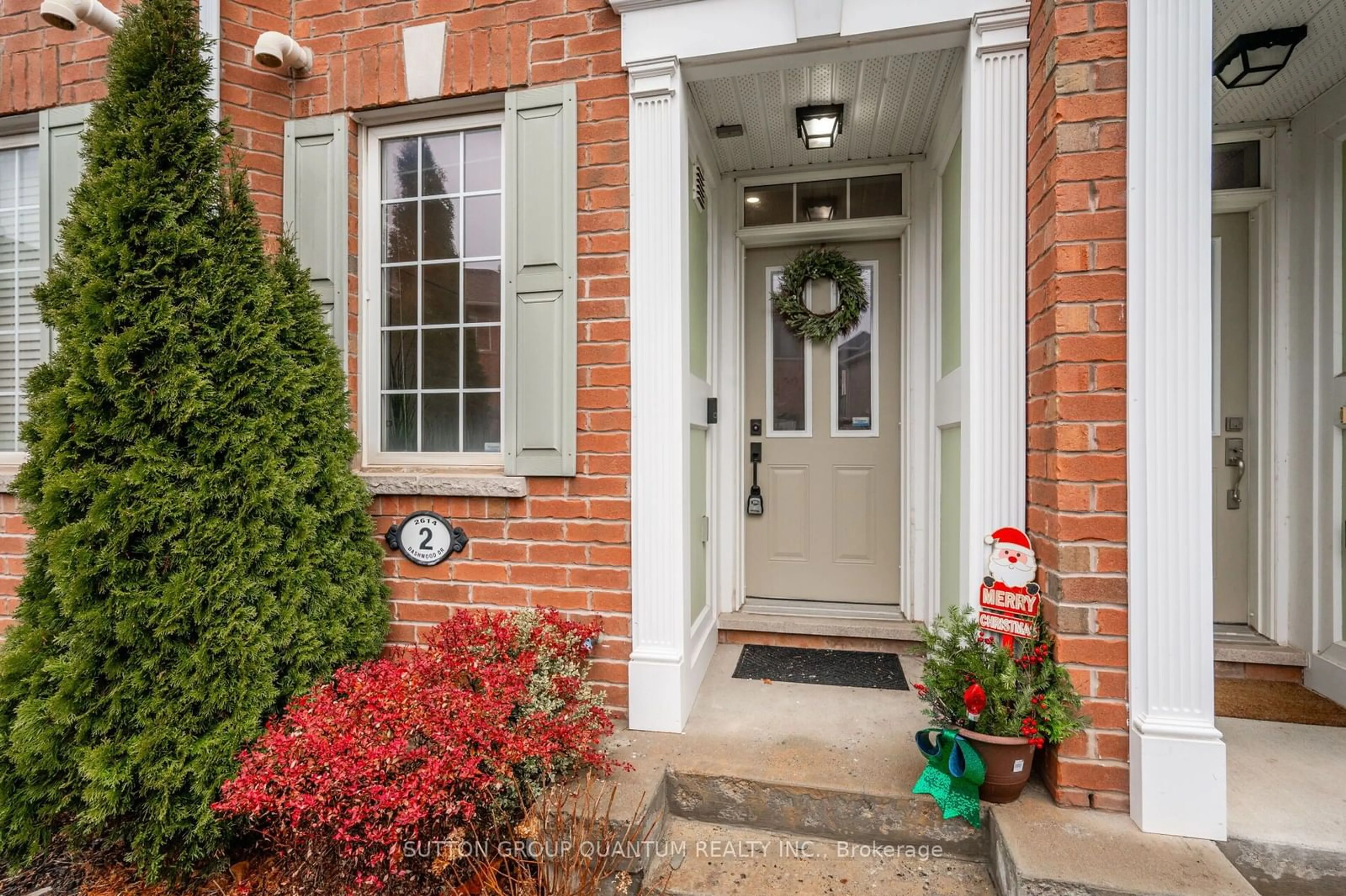 Indoor entryway for 2614 Dashwood Dr #2, Oakville Ontario L6M 0K5