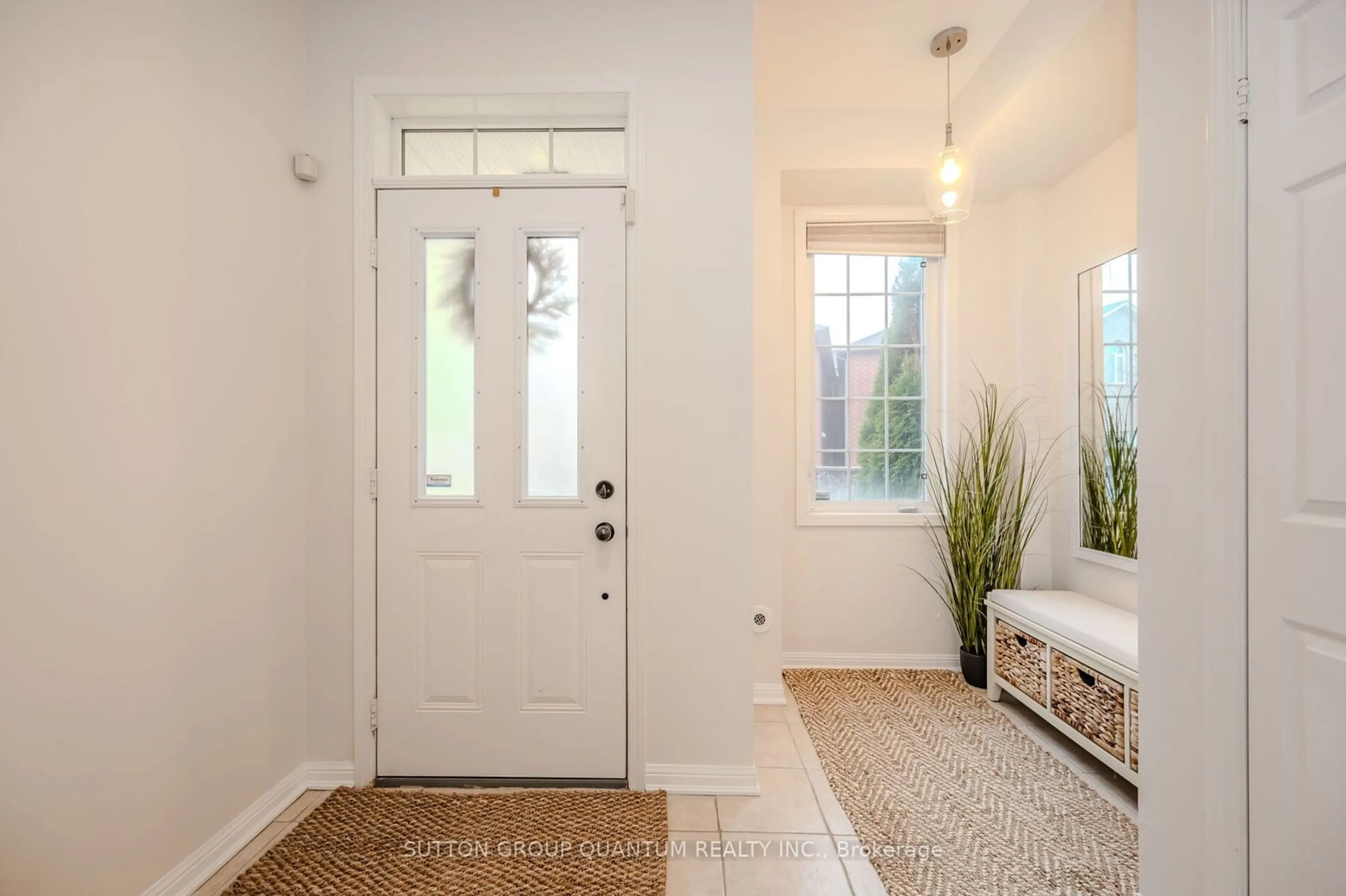 Indoor entryway for 2614 Dashwood Dr #2, Oakville Ontario L6M 0K5