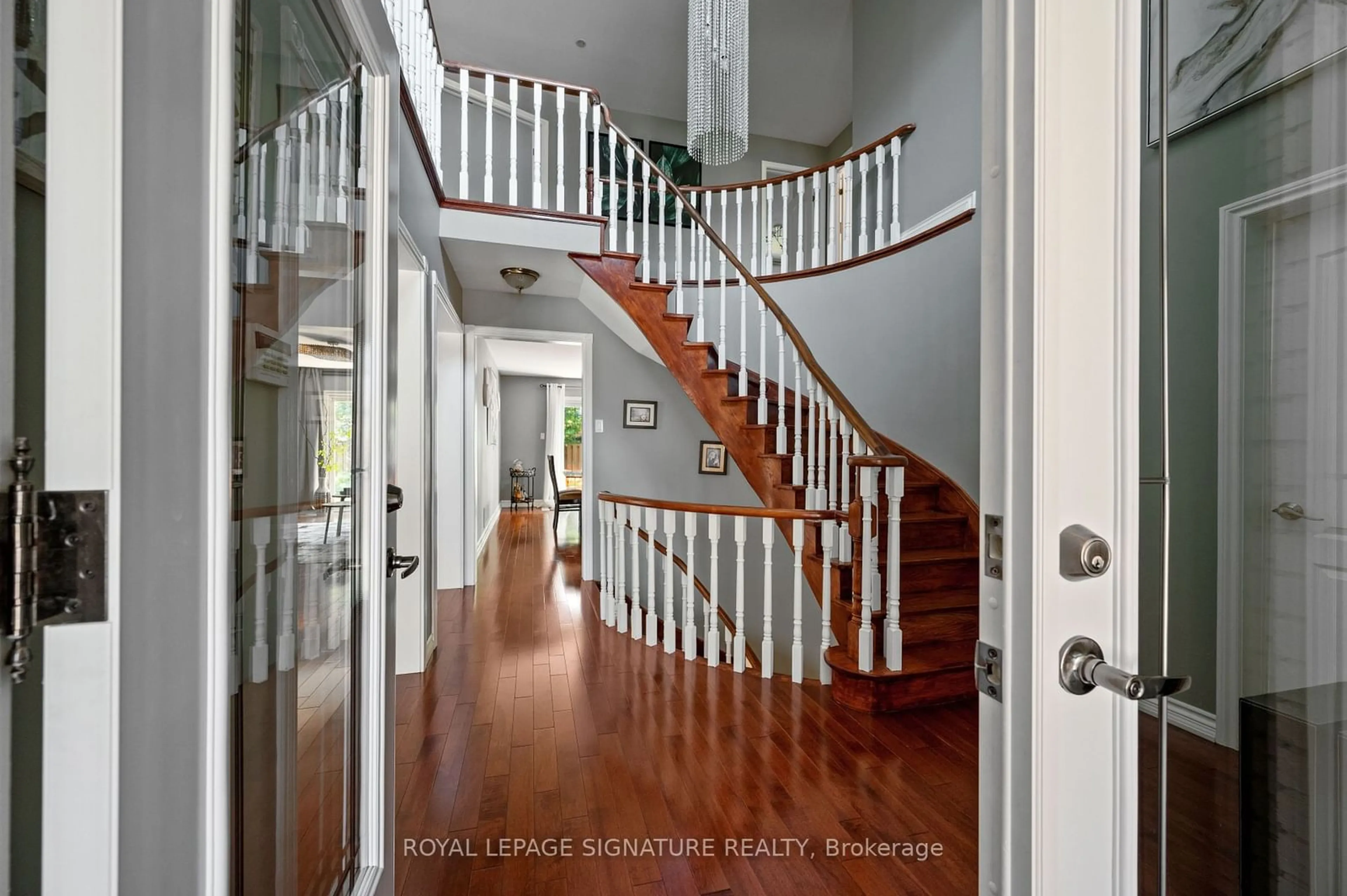 Indoor entryway for 18 Esposito Crt, Toronto Ontario M9C 5H6