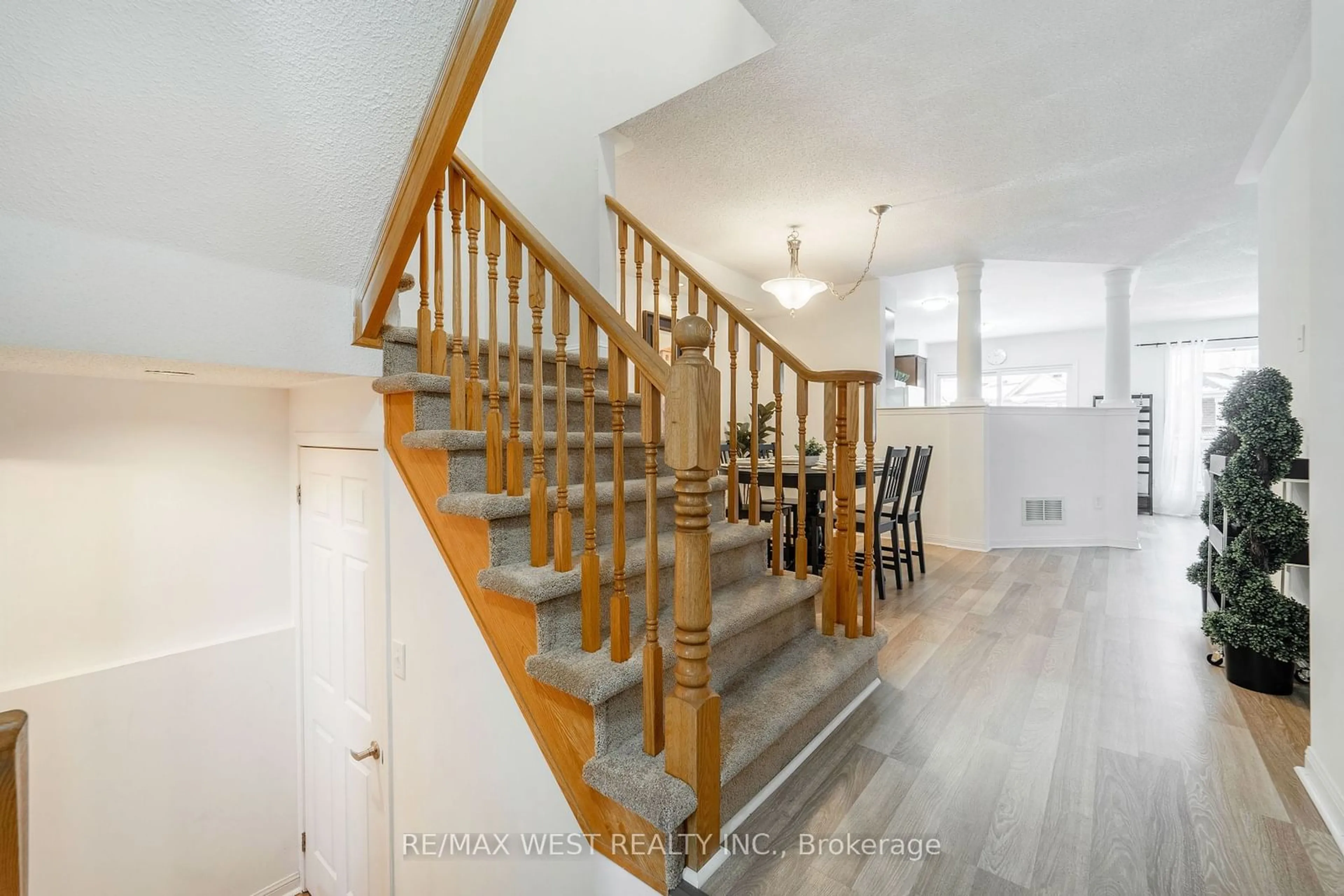 Stairs for 848 Stark Circ, Milton Ontario L9T 6Y7