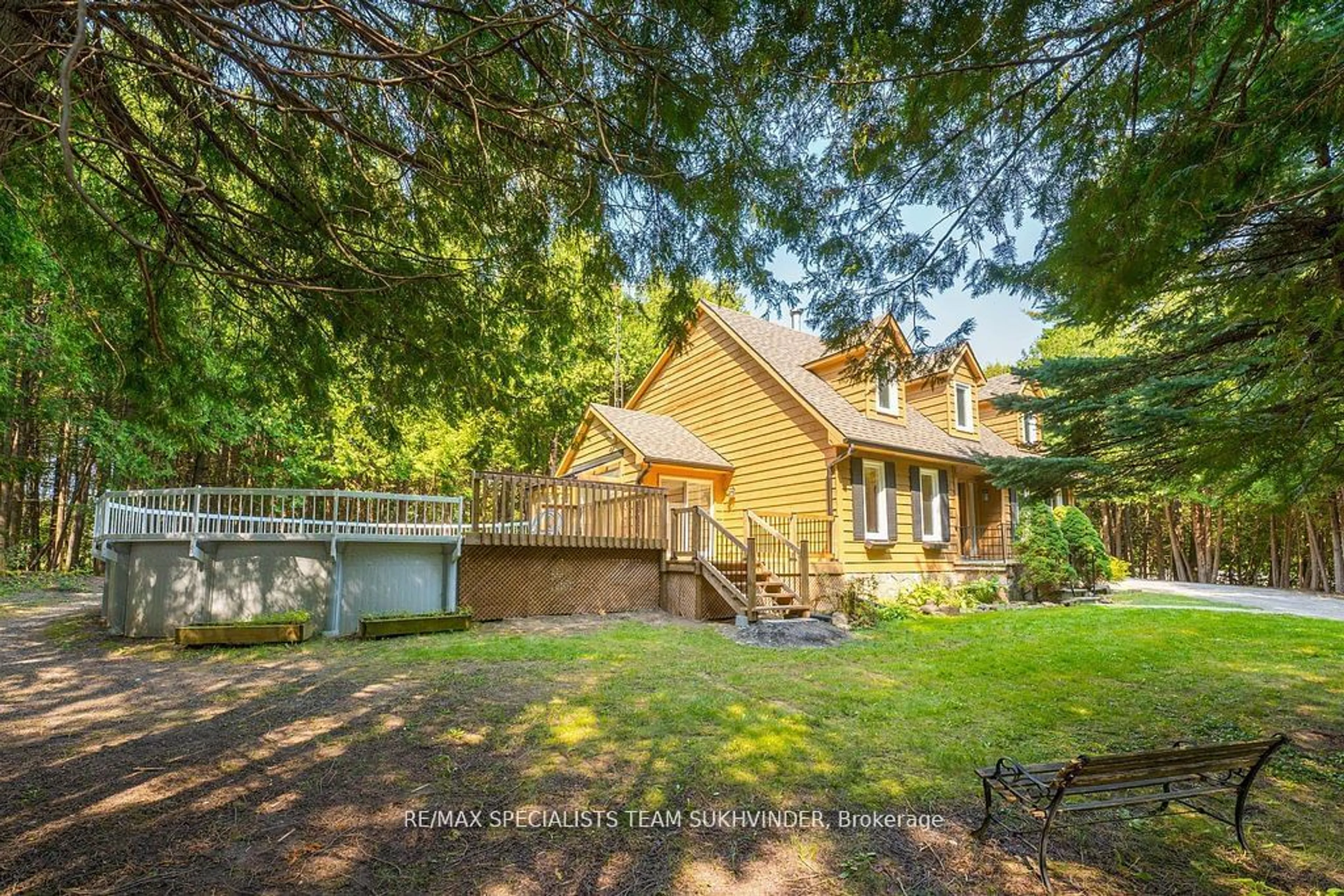 A pic from outside/outdoor area/front of a property/back of a property/a pic from drone, street for 4 Sunshine Mountain Dr, Caledon Ontario L7C 0A1