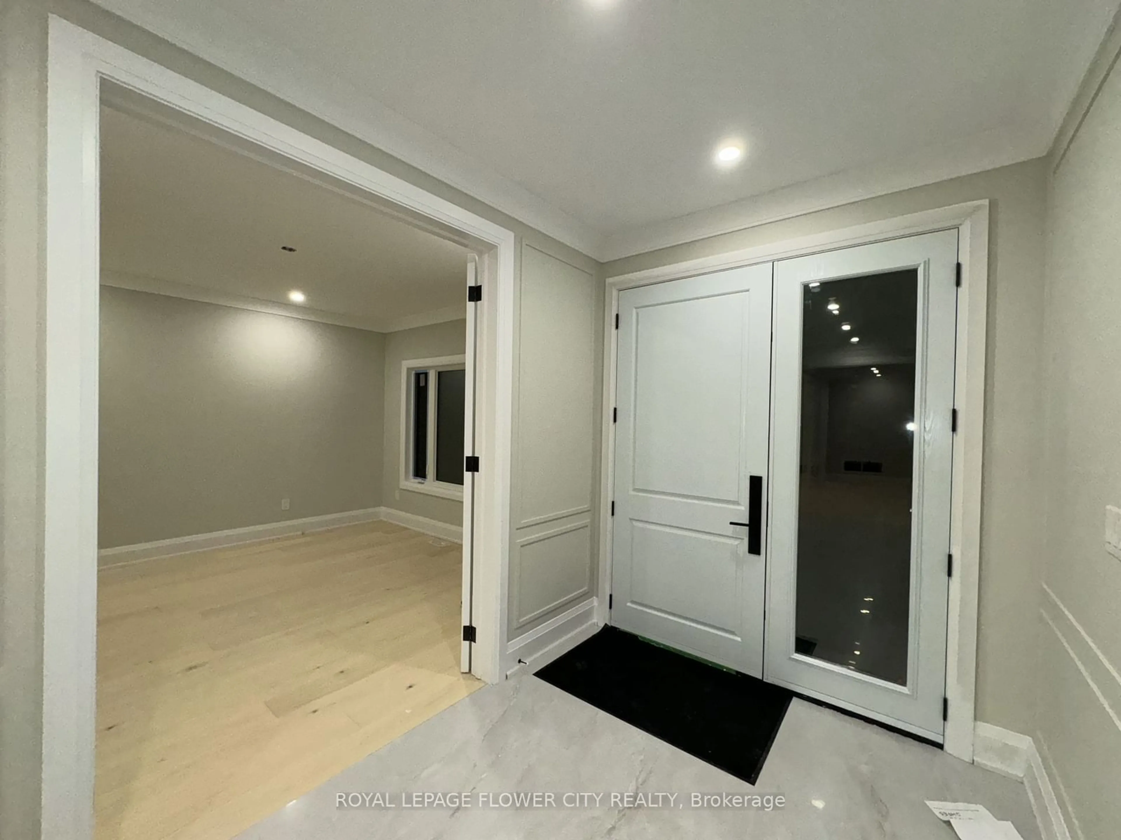 Indoor entryway for 1264 St Marys Ave, Mississauga Ontario L5E 1H7