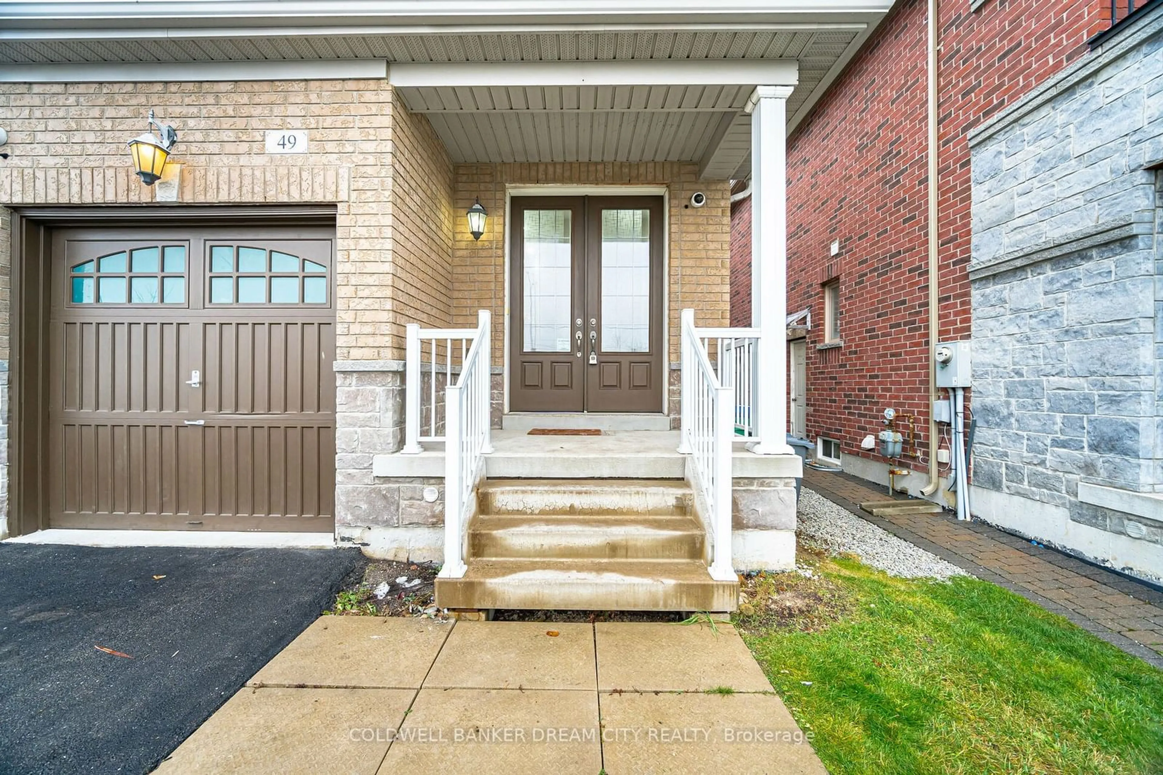 Indoor entryway for 49 Campwood Cres, Brampton Ontario L6P 3S6