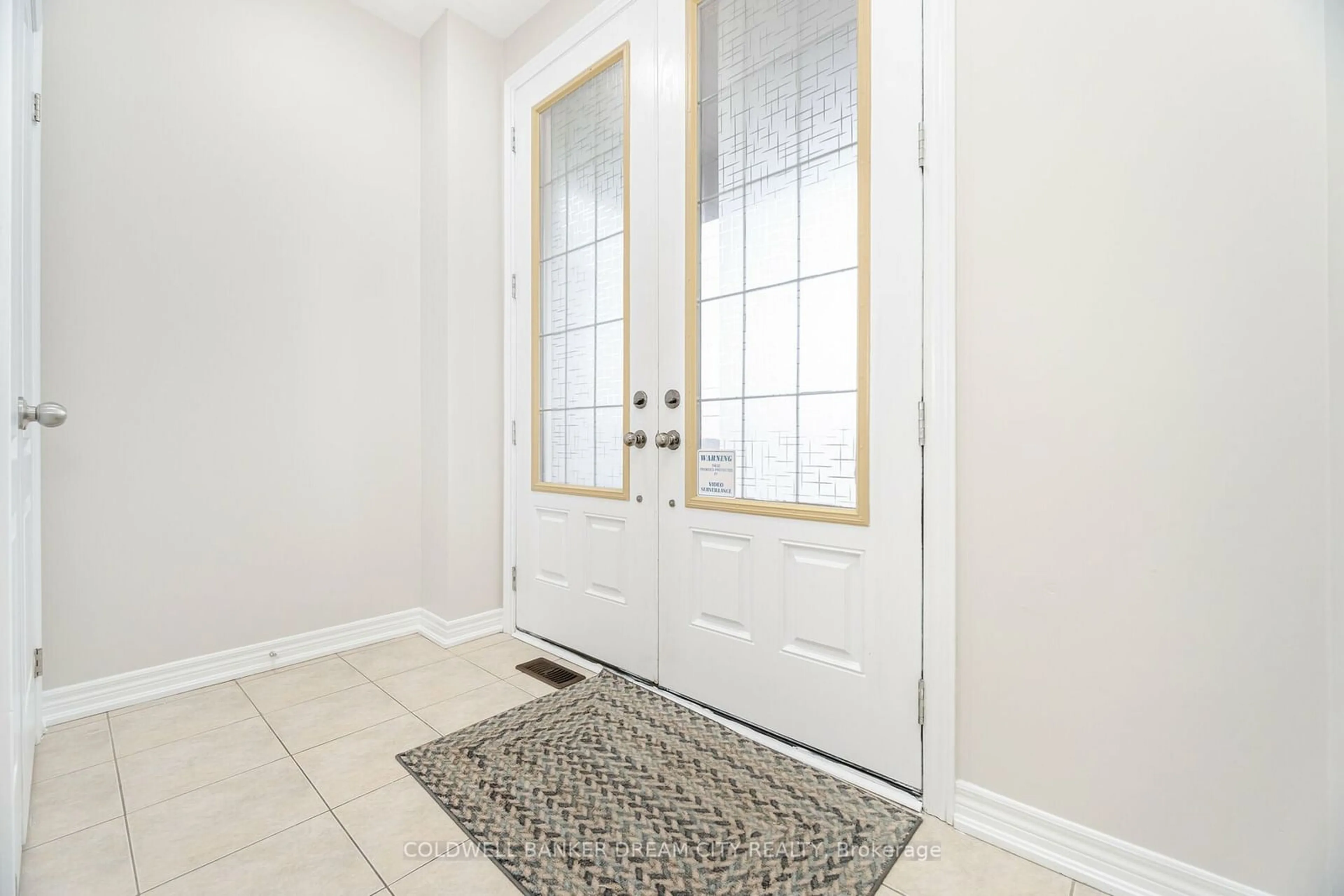 Indoor entryway for 49 Campwood Cres, Brampton Ontario L6P 3S6